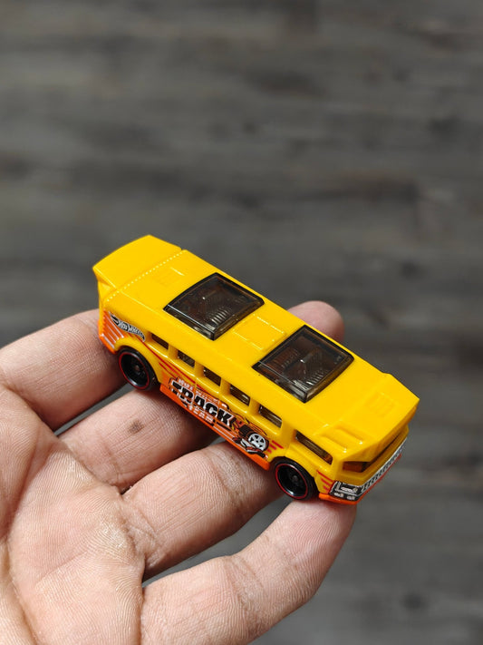 Hot Wheels High Track Team Bus - Yellow (Uncarded - New) - Kinder Logs
