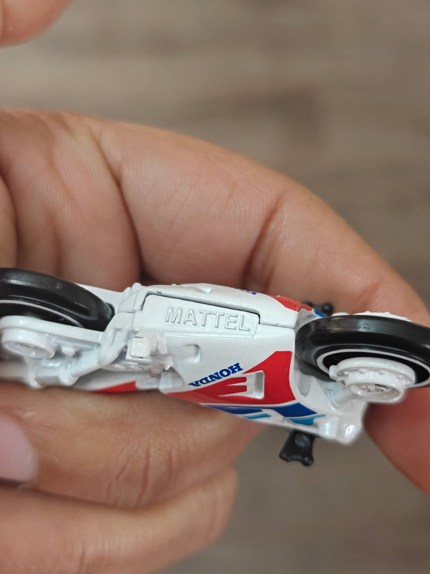 Hot Wheels Honda VFR750R RC30 (Uncarded - New) - Kinder Logs