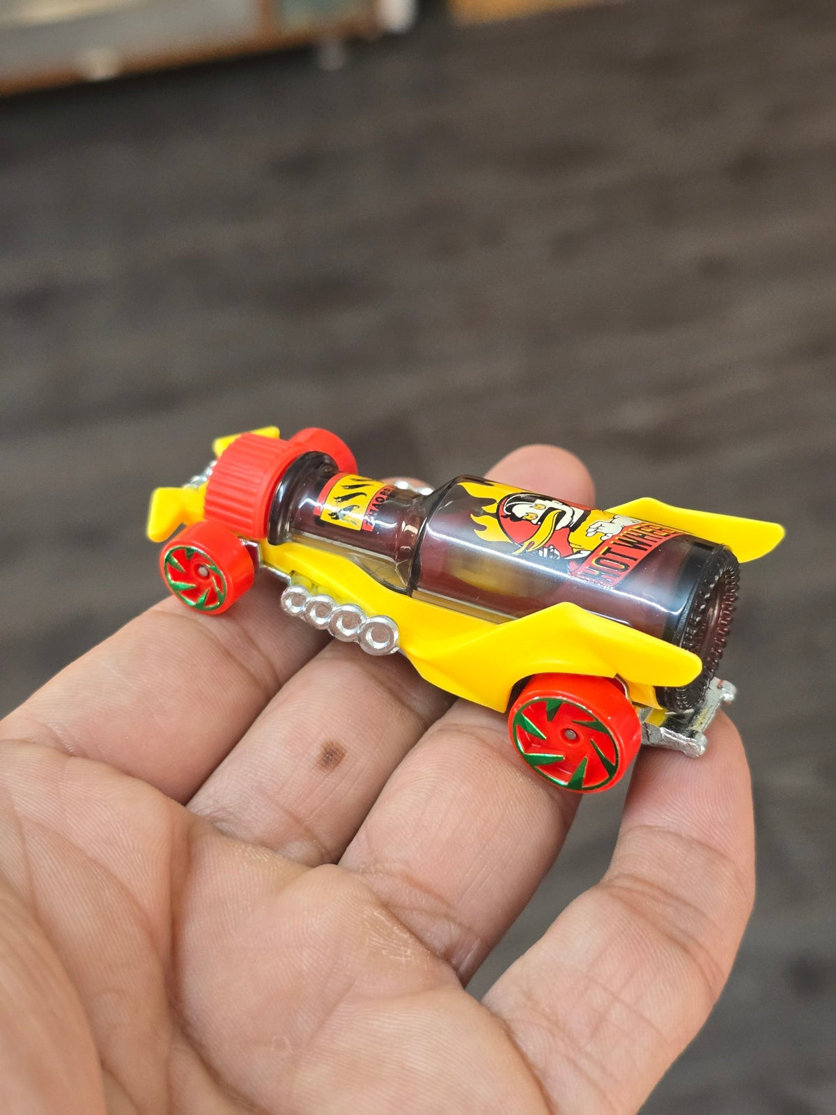 Hot Wheels Hot Wheengs - Yellow (Uncarded - New) - Kinder Logs