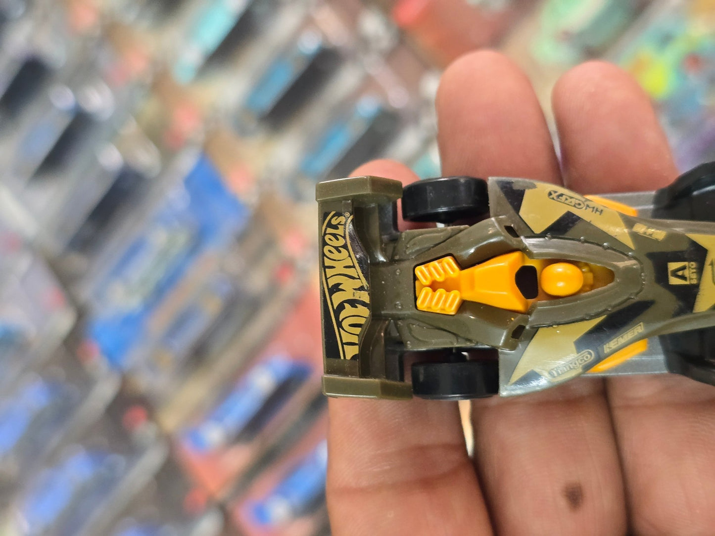 Hot Wheels HW - 4 - TRAC (Uncarded) - Kinder Logs