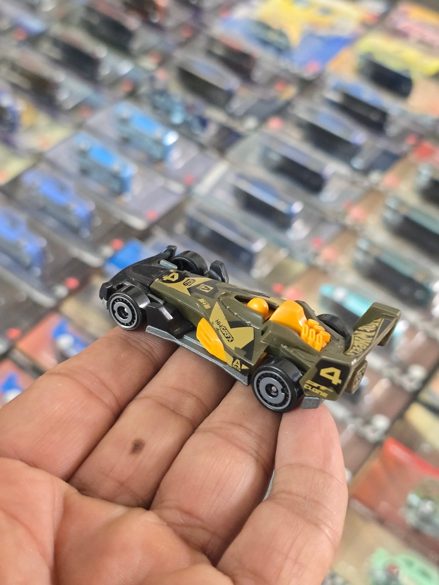 Hot Wheels HW - 4 - TRAC (Uncarded) - Kinder Logs
