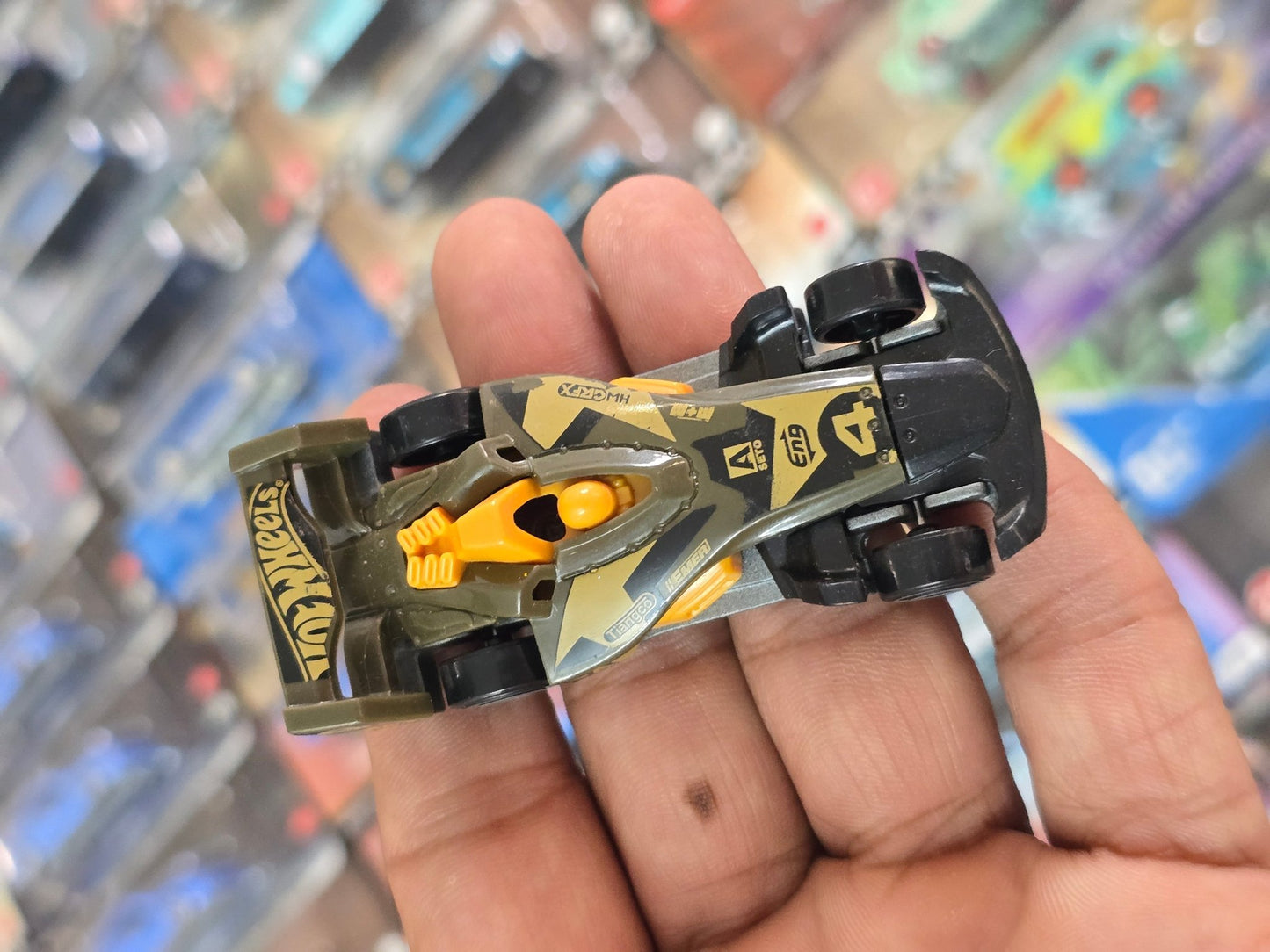 Hot Wheels HW - 4 - TRAC (Uncarded) - Kinder Logs