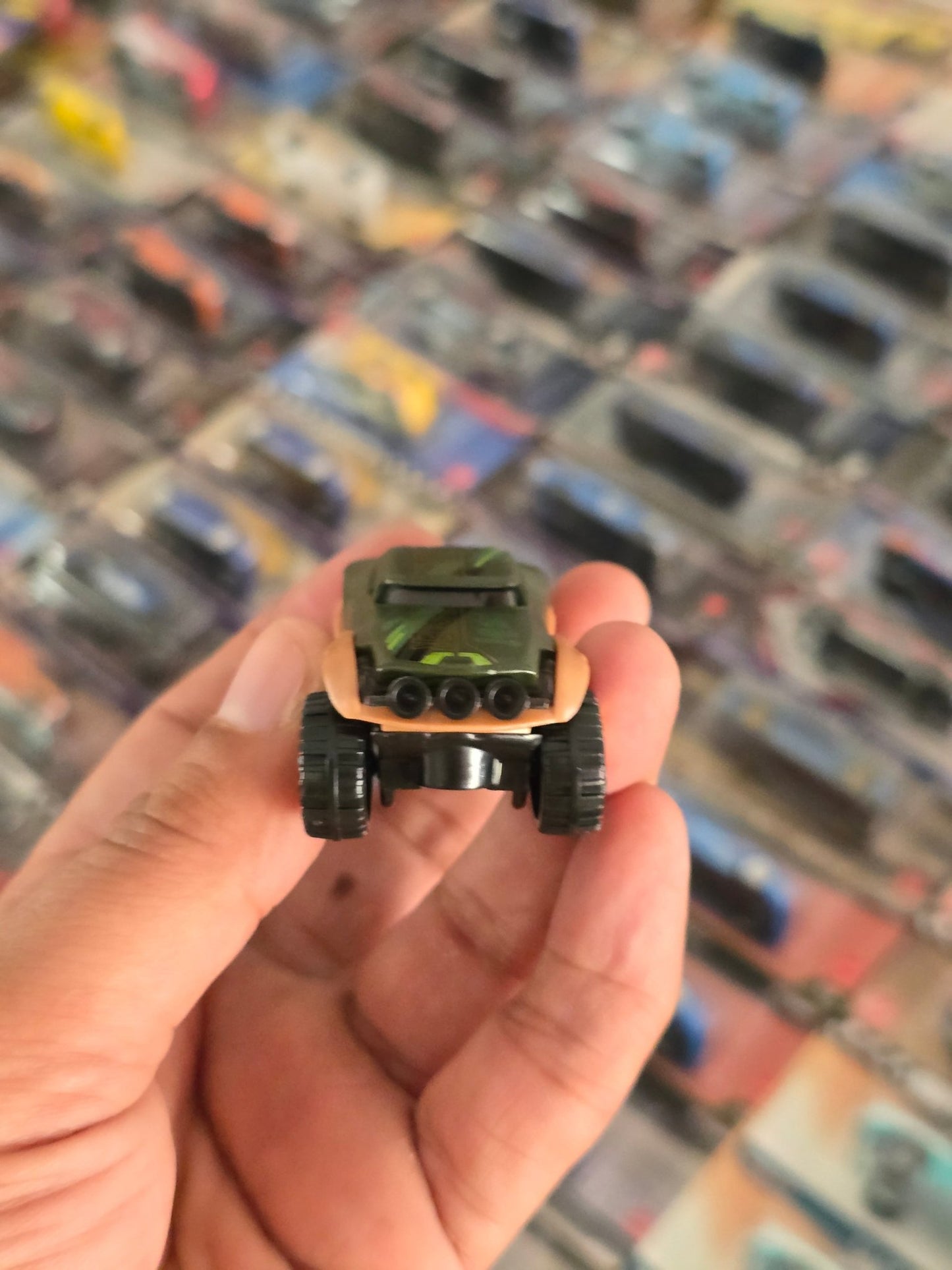 Hot Wheels Hyper Rocker Concept SUV (Uncarded) - Kinder Logs