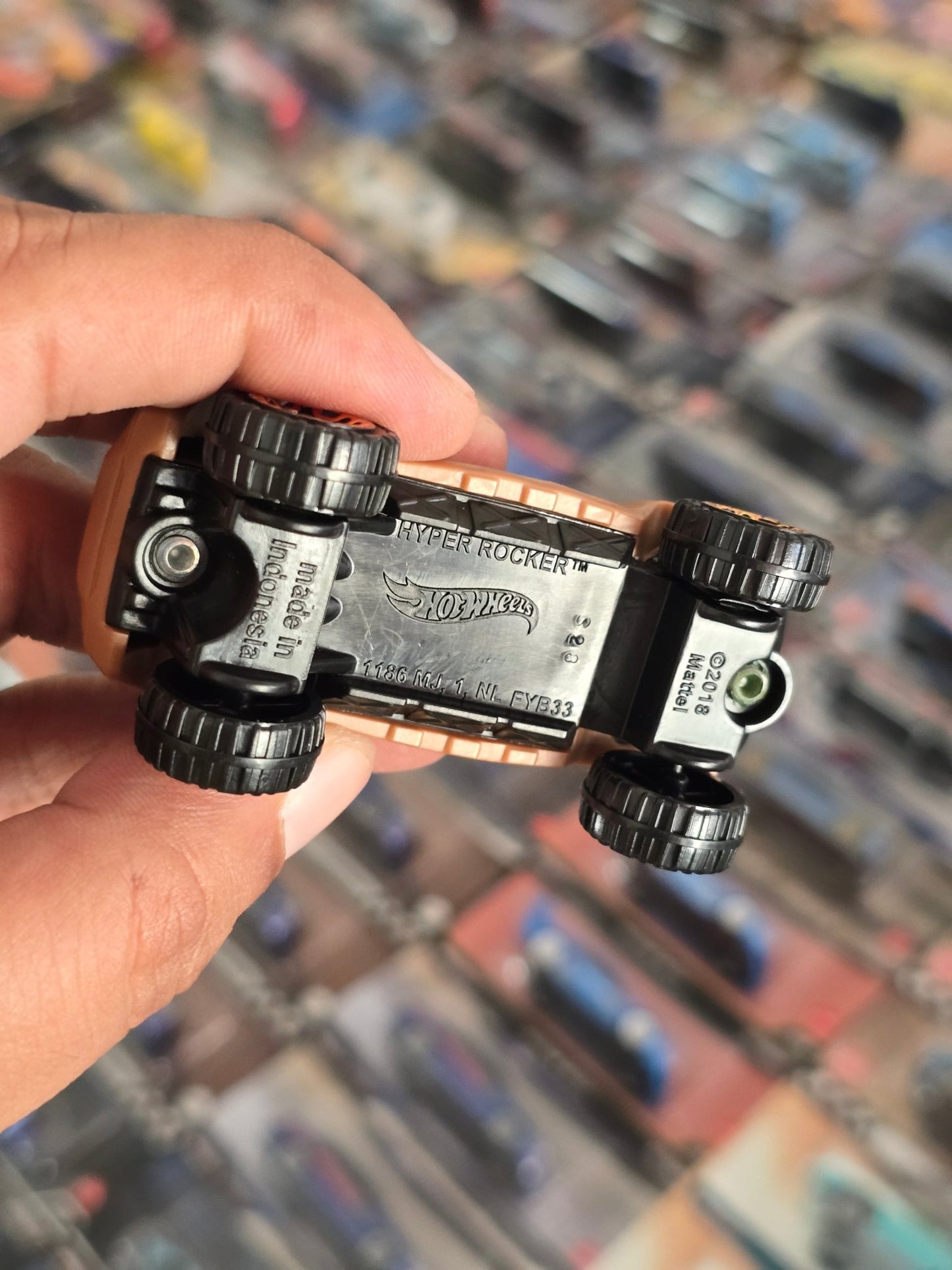 Hot Wheels Hyper Rocker Concept SUV (Uncarded) - Kinder Logs
