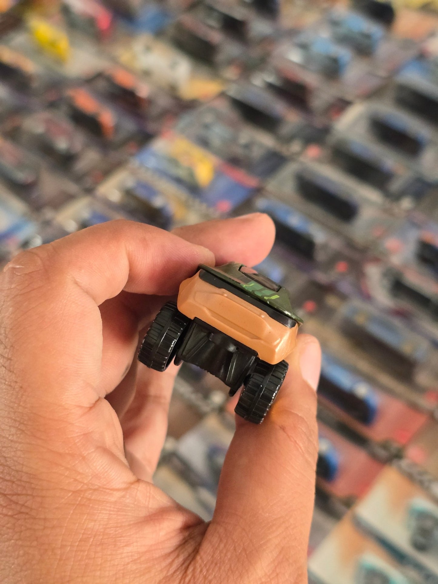 Hot Wheels Hyper Rocker Concept SUV (Uncarded) - Kinder Logs