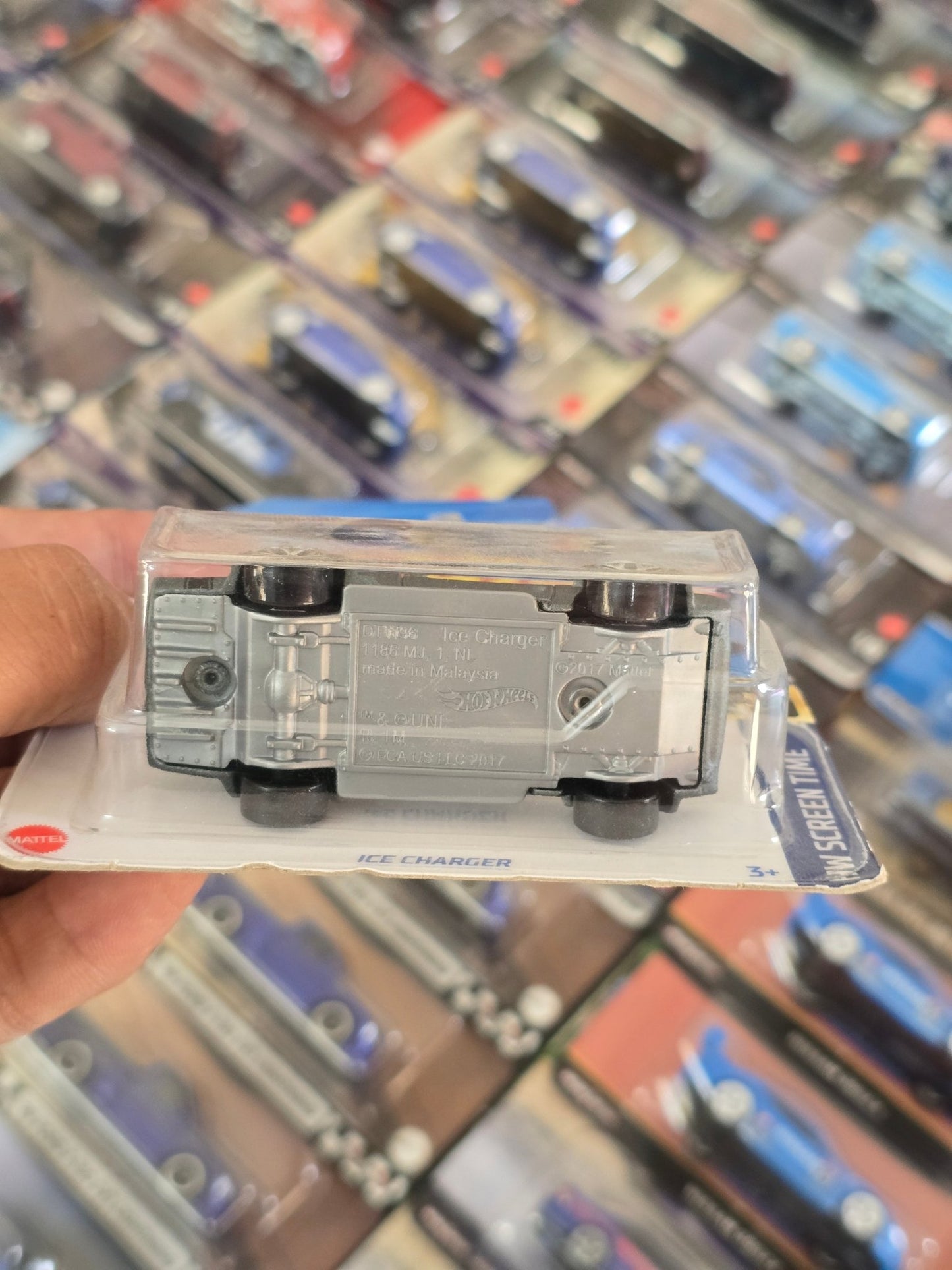 Hot Wheels Ice Charger - The Fate Of The Furious - Kinder Logs
