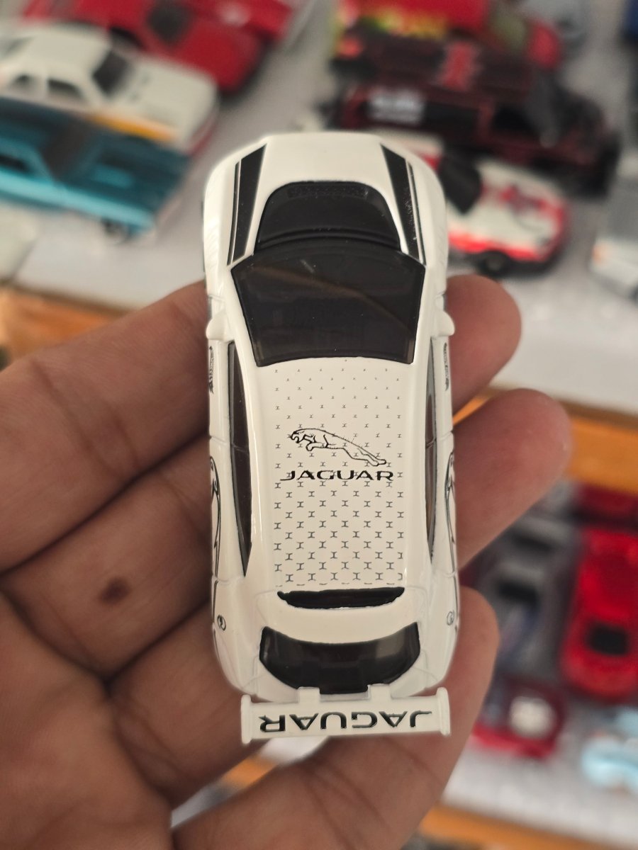 Hot Wheels Jaguar i - Pace eTrophy (Uncarded) - Kinder Logs