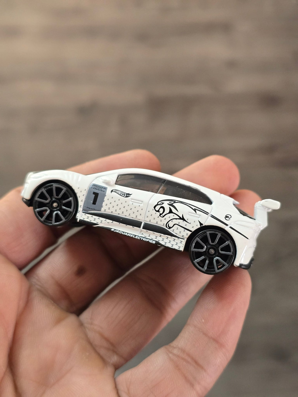 Hot Wheels Jaguar i - Pace eTrophy - White (Uncarded - New) - Kinder Logs