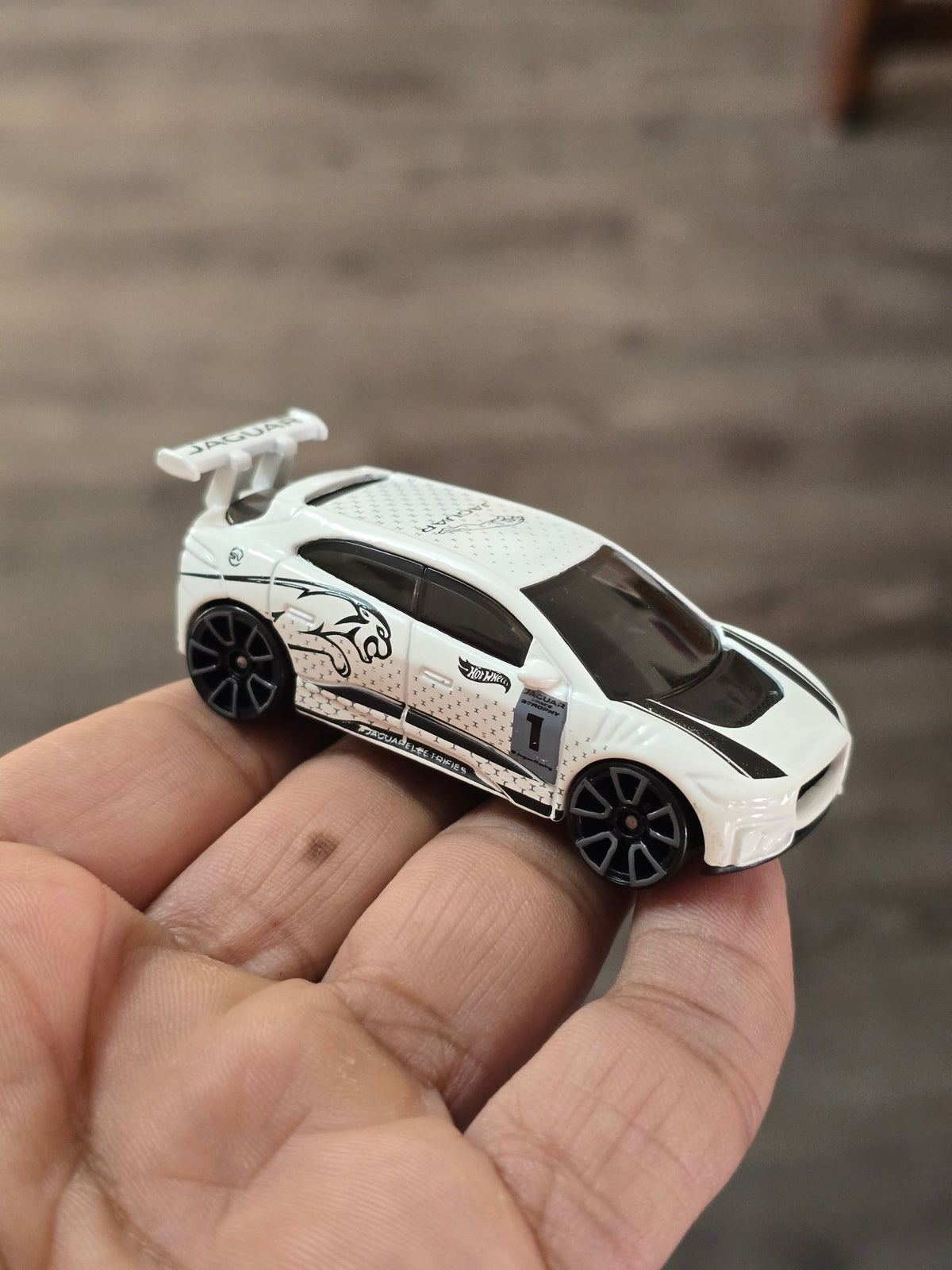Hot Wheels Jaguar i - Pace eTrophy - White (Uncarded - New) - Kinder Logs