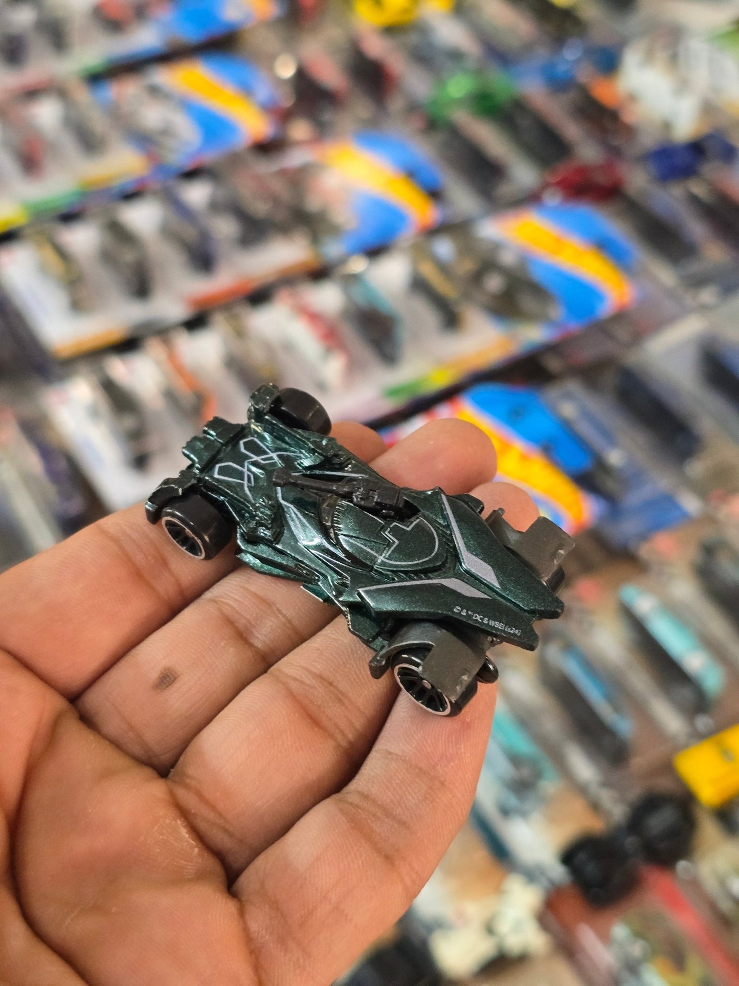 Hot Wheels Justice League Batmobile With A Gun (Uncarded) - Kinder Logs