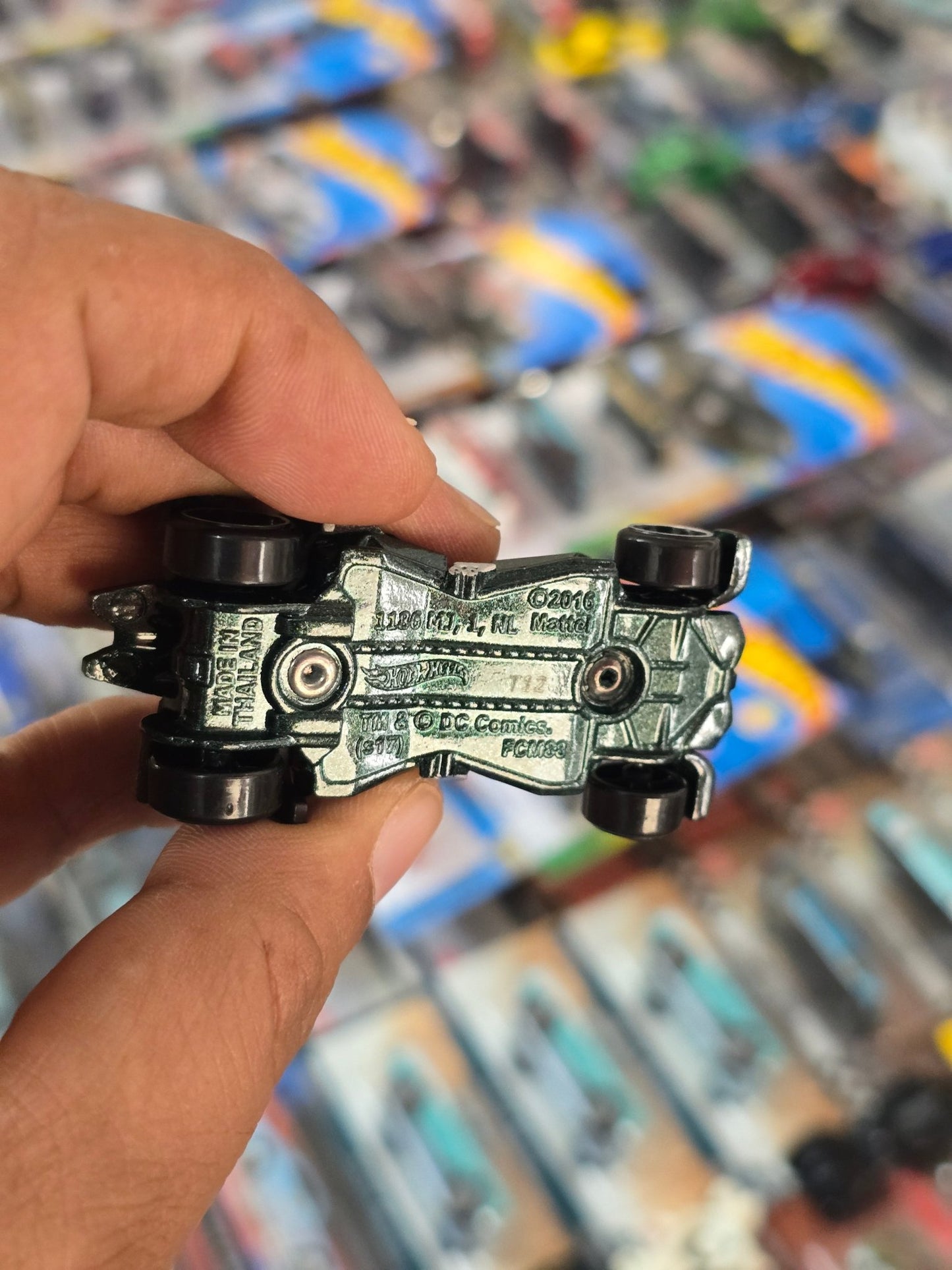 Hot Wheels Justice League Batmobile With A Gun (Uncarded) - Kinder Logs
