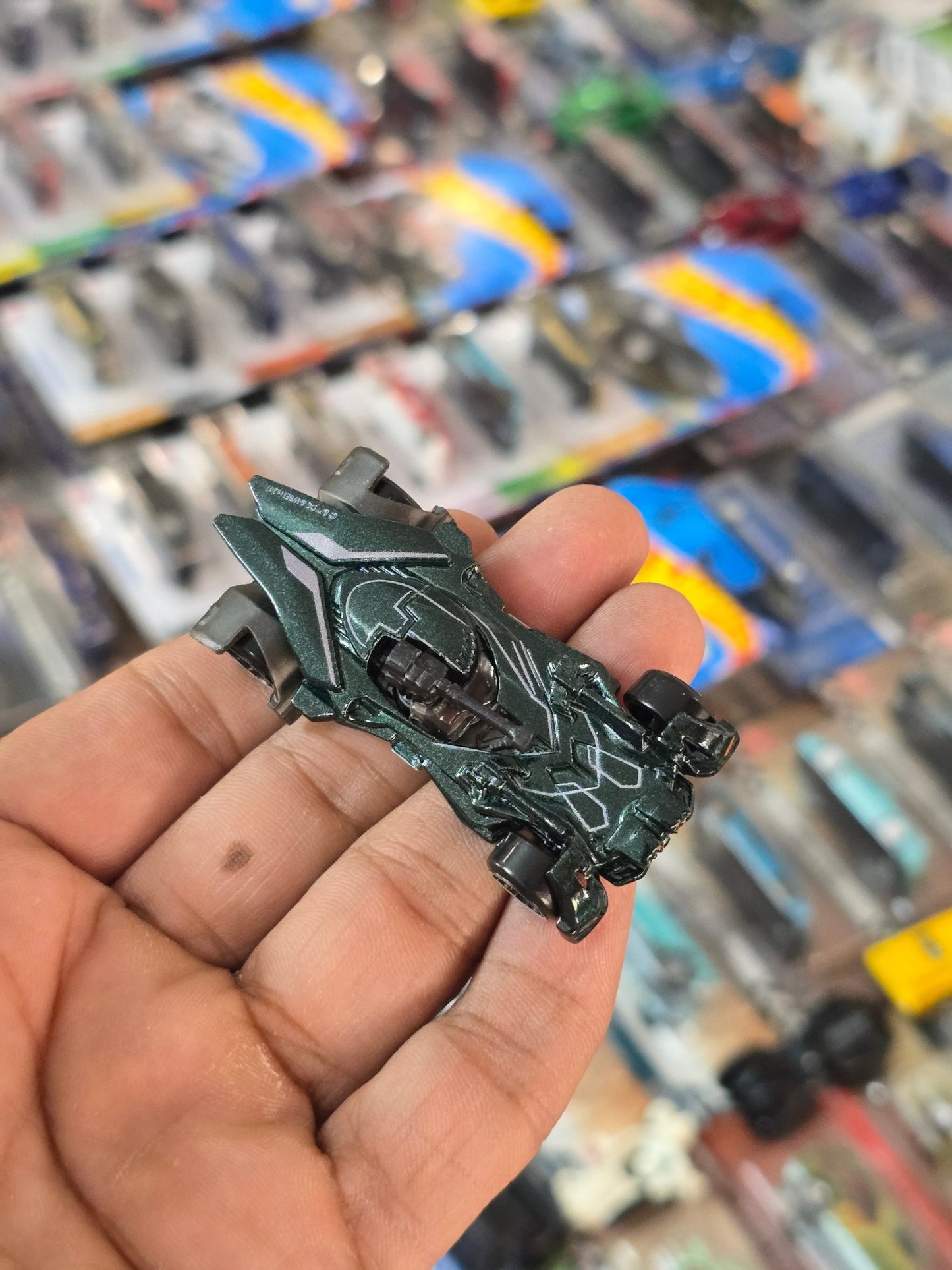 Hot Wheels Justice League Batmobile With A Gun (Uncarded) - Kinder Logs