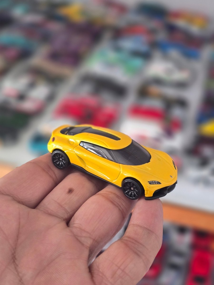 Hot Wheels Koenigsegg Gemera - Yellow - Kinder Logs