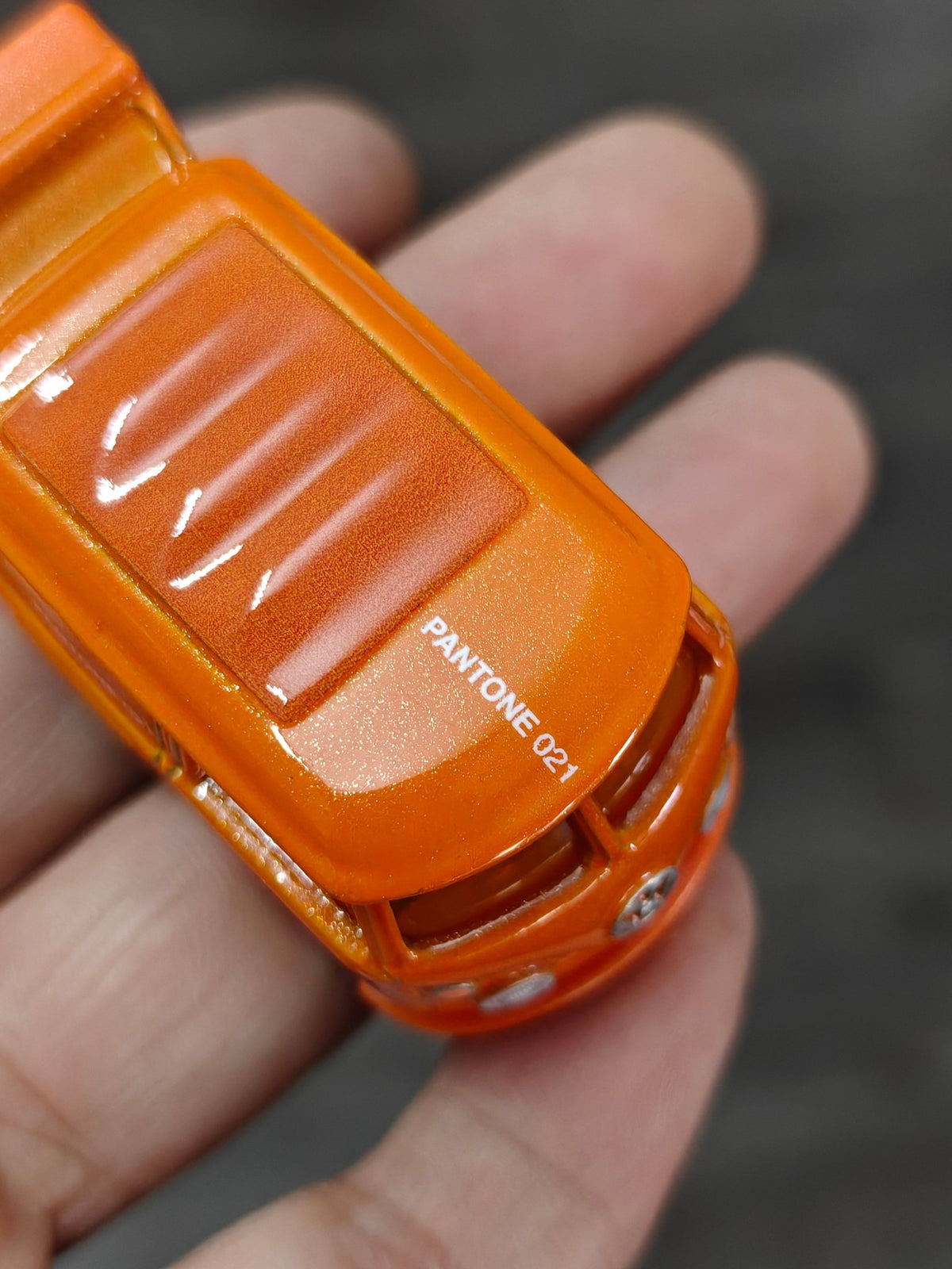 Hot Wheels Kool Kombi Pantone 021 - Orange (Uncarded - New) - Kinder Logs