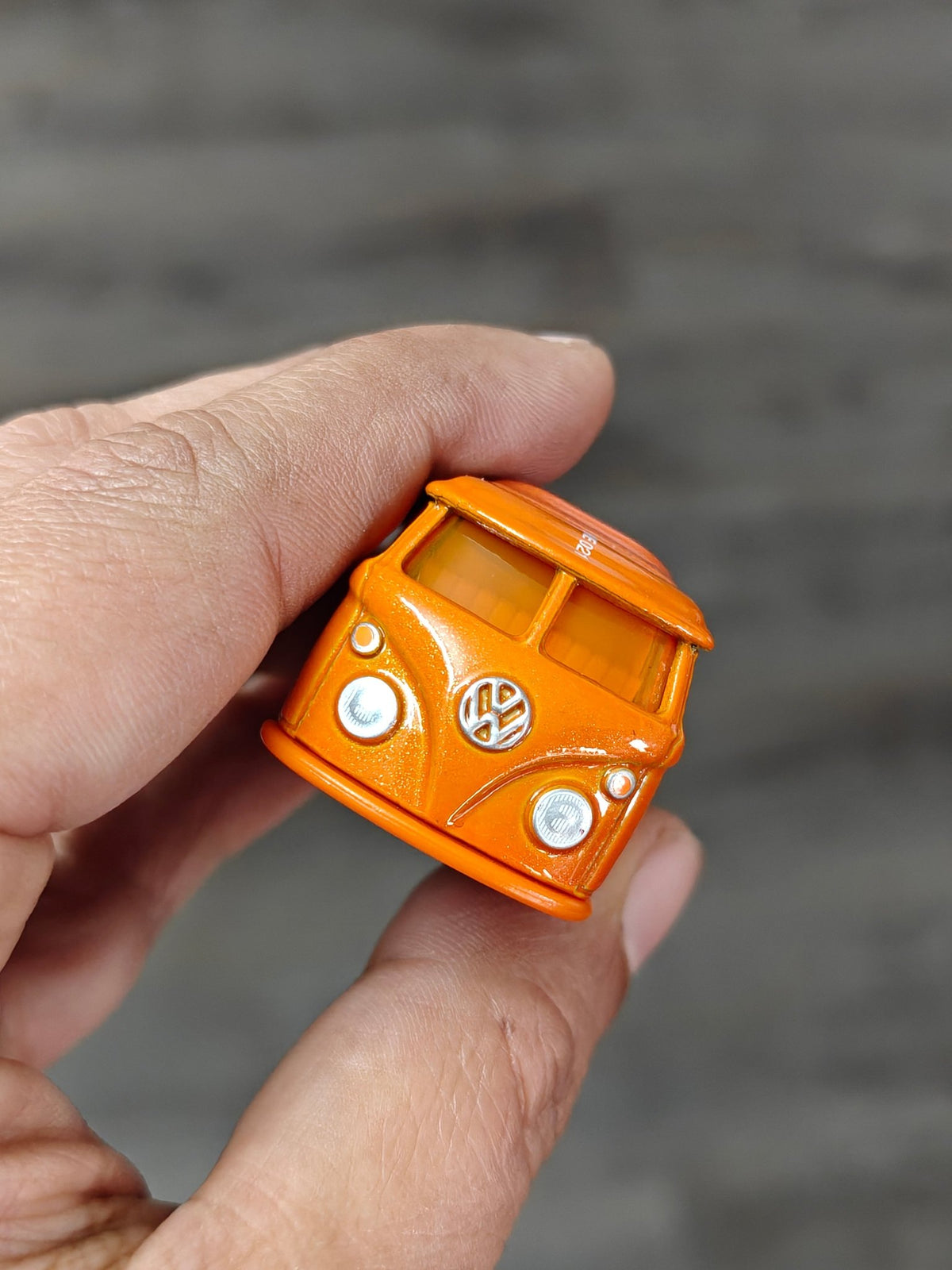 Hot Wheels Kool Kombi Pantone 021 - Orange (Uncarded - New) - Kinder Logs
