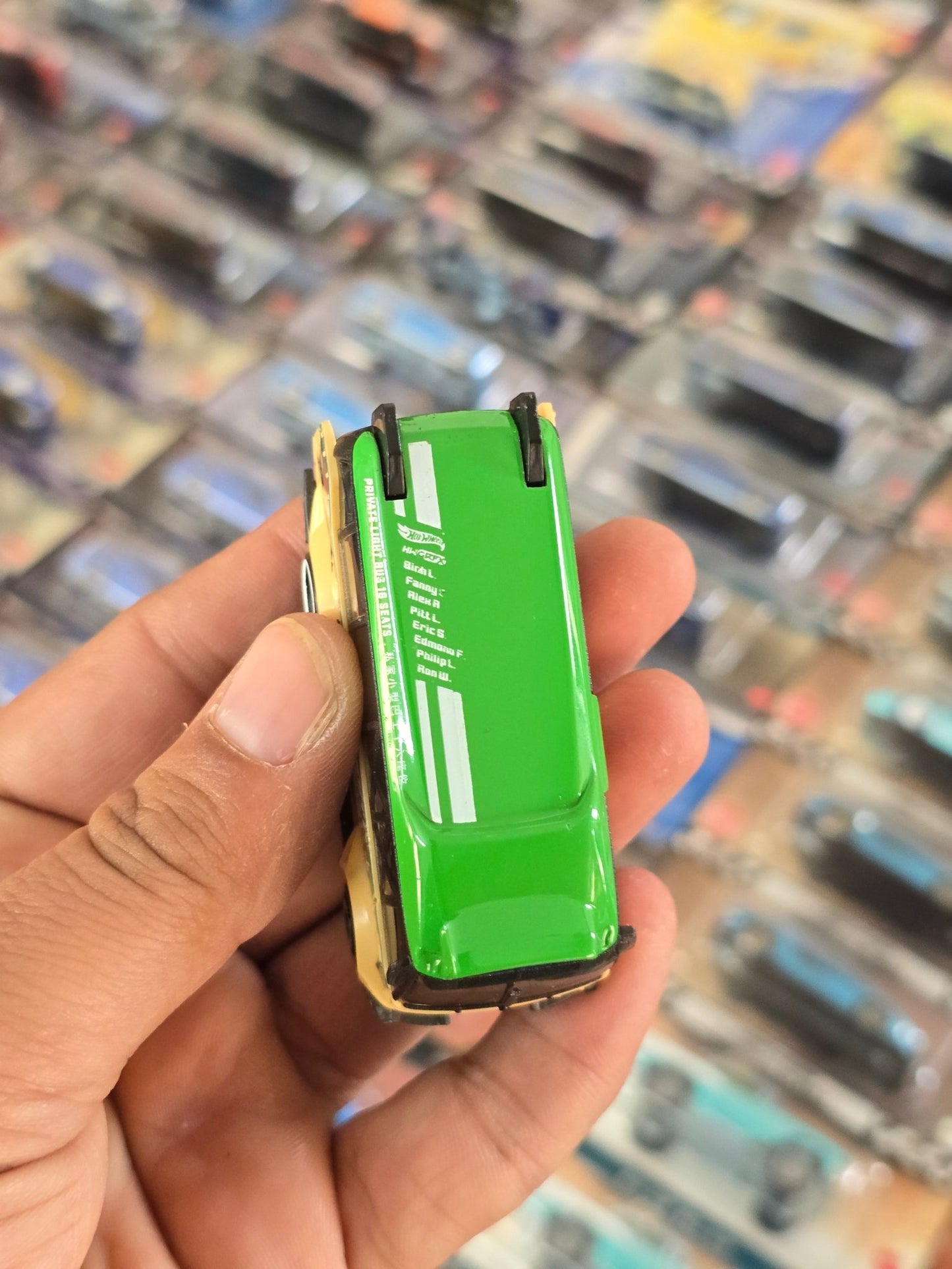 Hot Wheels Kowloon'D Hypervan - Green (Uncarded) - Kinder Logs
