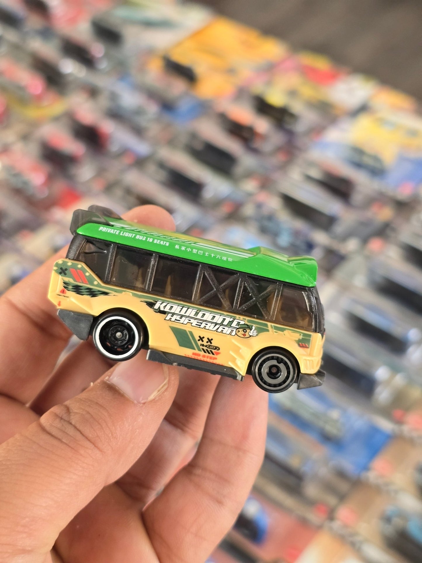 Hot Wheels Kowloon'D Hypervan - Green (Uncarded) - Kinder Logs