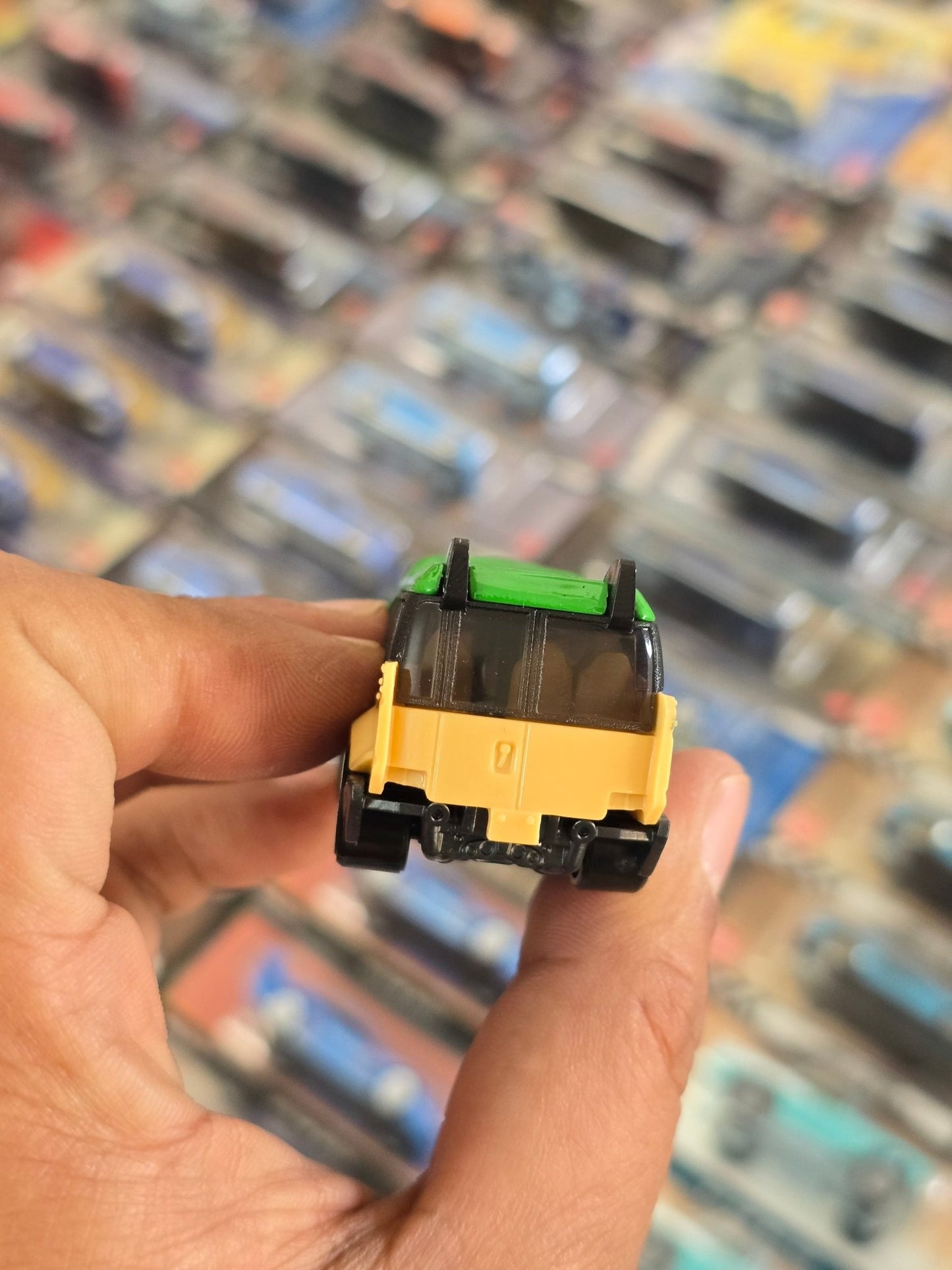 Hot Wheels Kowloon'D Hypervan - Green (Uncarded) - Kinder Logs