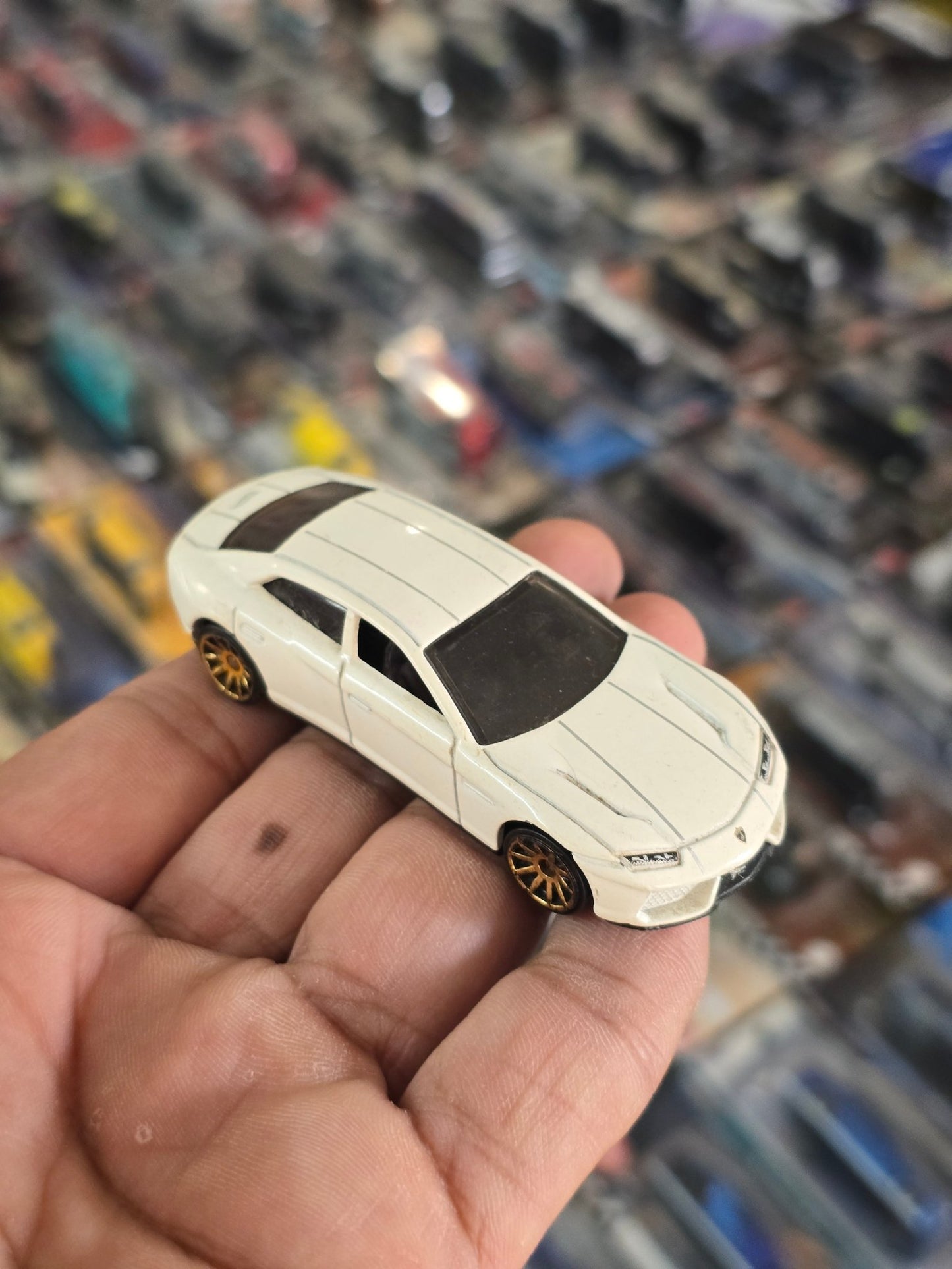 Hot Wheels Lamborghini Estoque - White (Used Car) - Kinder Logs