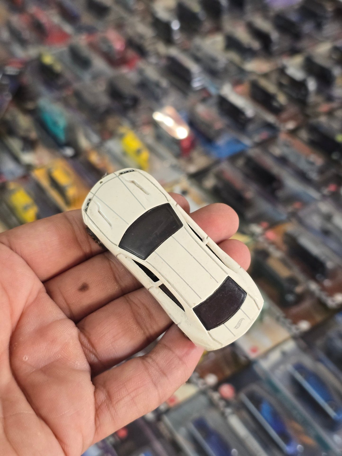 Hot Wheels Lamborghini Estoque - White (Used Car) - Kinder Logs