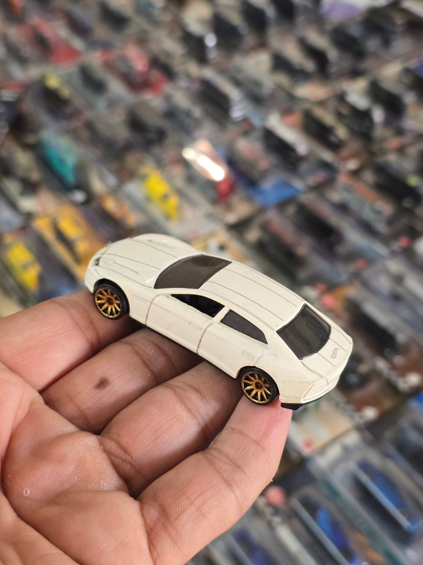 Hot Wheels Lamborghini Estoque - White (Used Car) - Kinder Logs