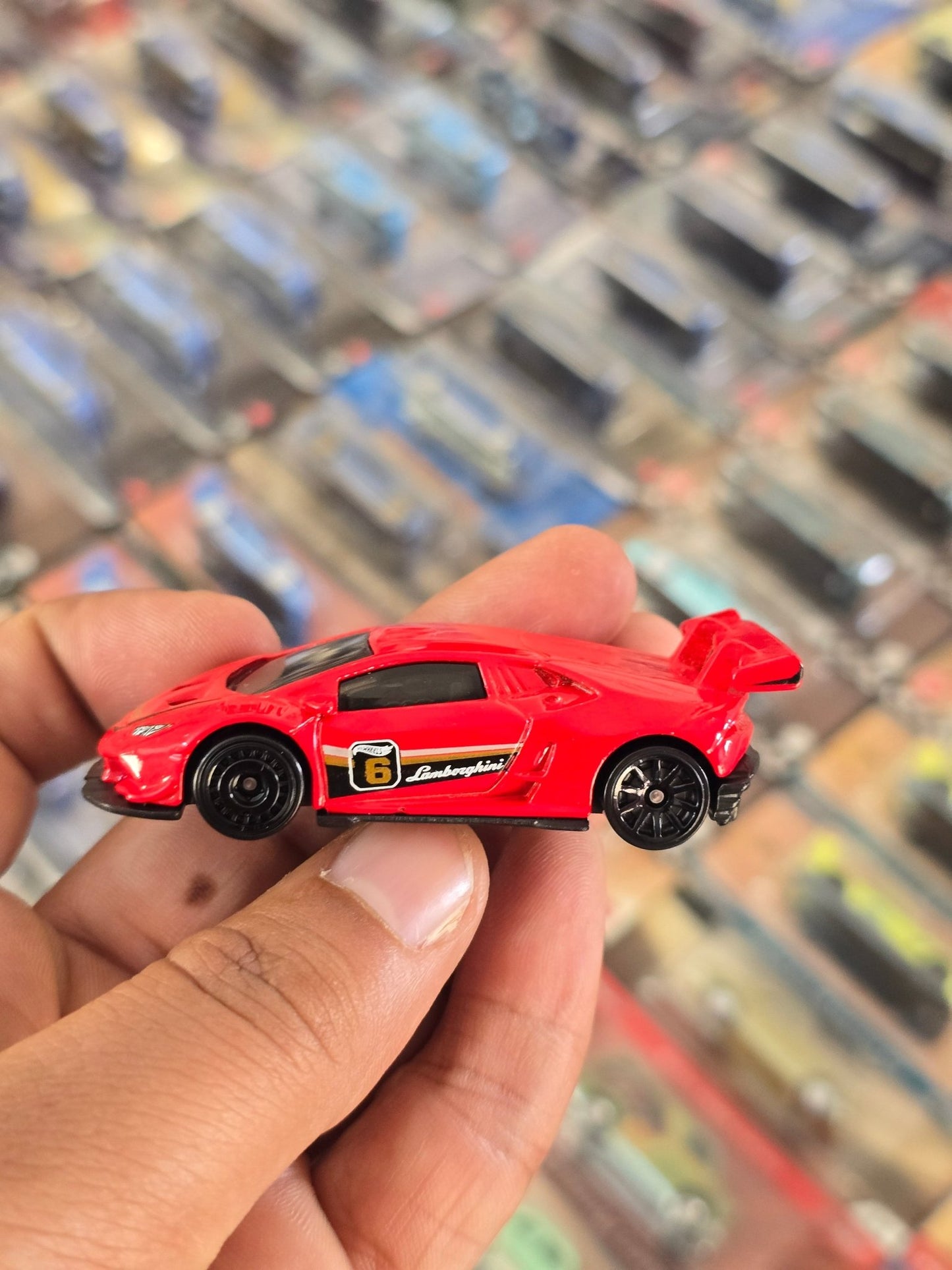 Hot Wheels Lamborghini Huracan LP 620 - 2 Super Trofeo (Uncarded) - Kinder Logs
