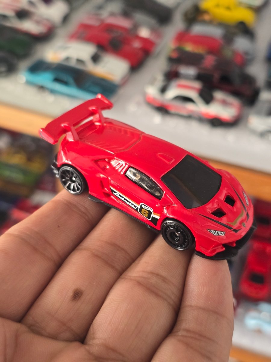 Hot Wheels Lamborghini Huracan LP 620 - 2 Super Trofeo (Uncarded) - Kinder Logs