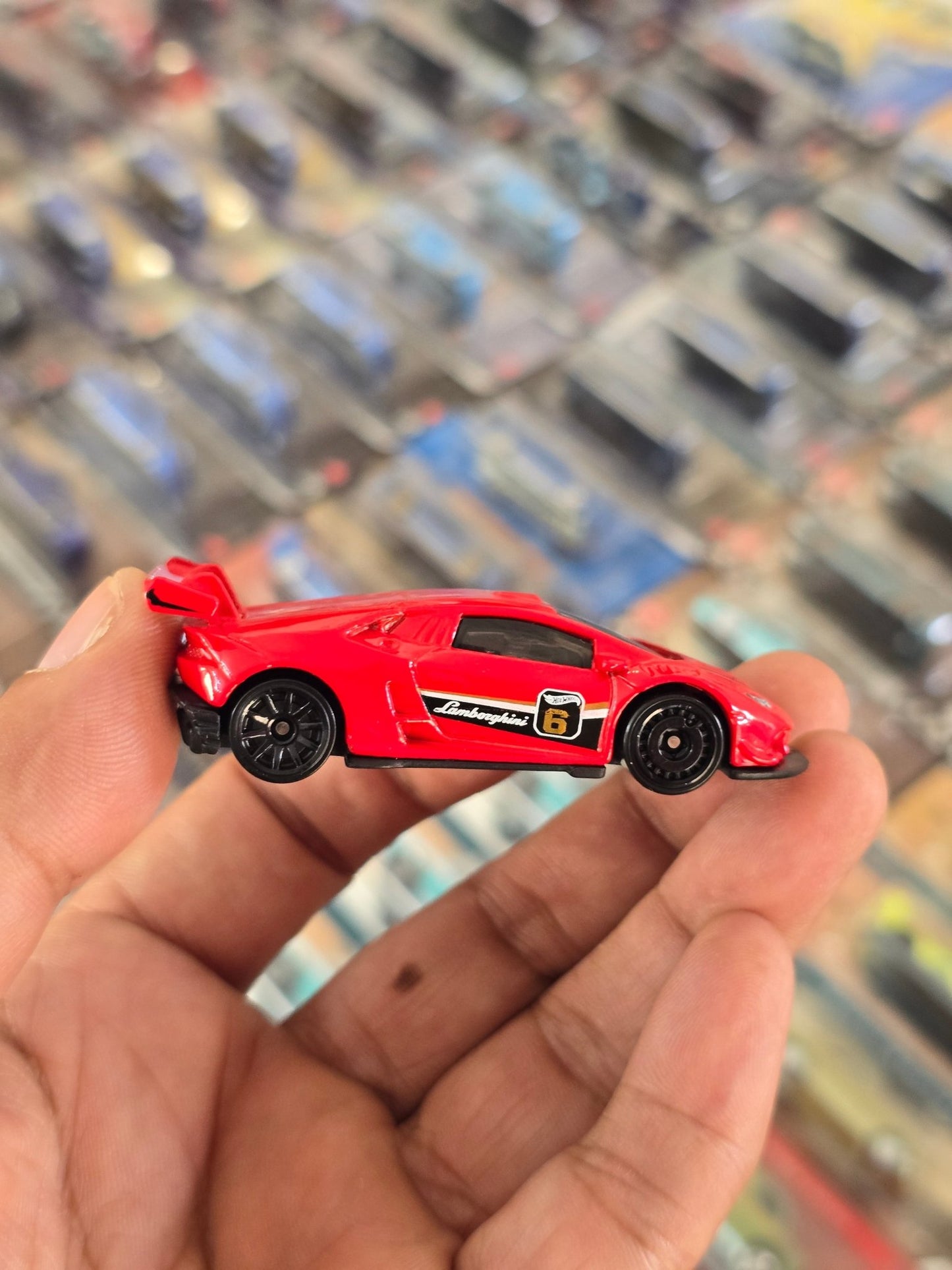 Hot Wheels Lamborghini Huracan LP 620 - 2 Super Trofeo (Uncarded) - Kinder Logs