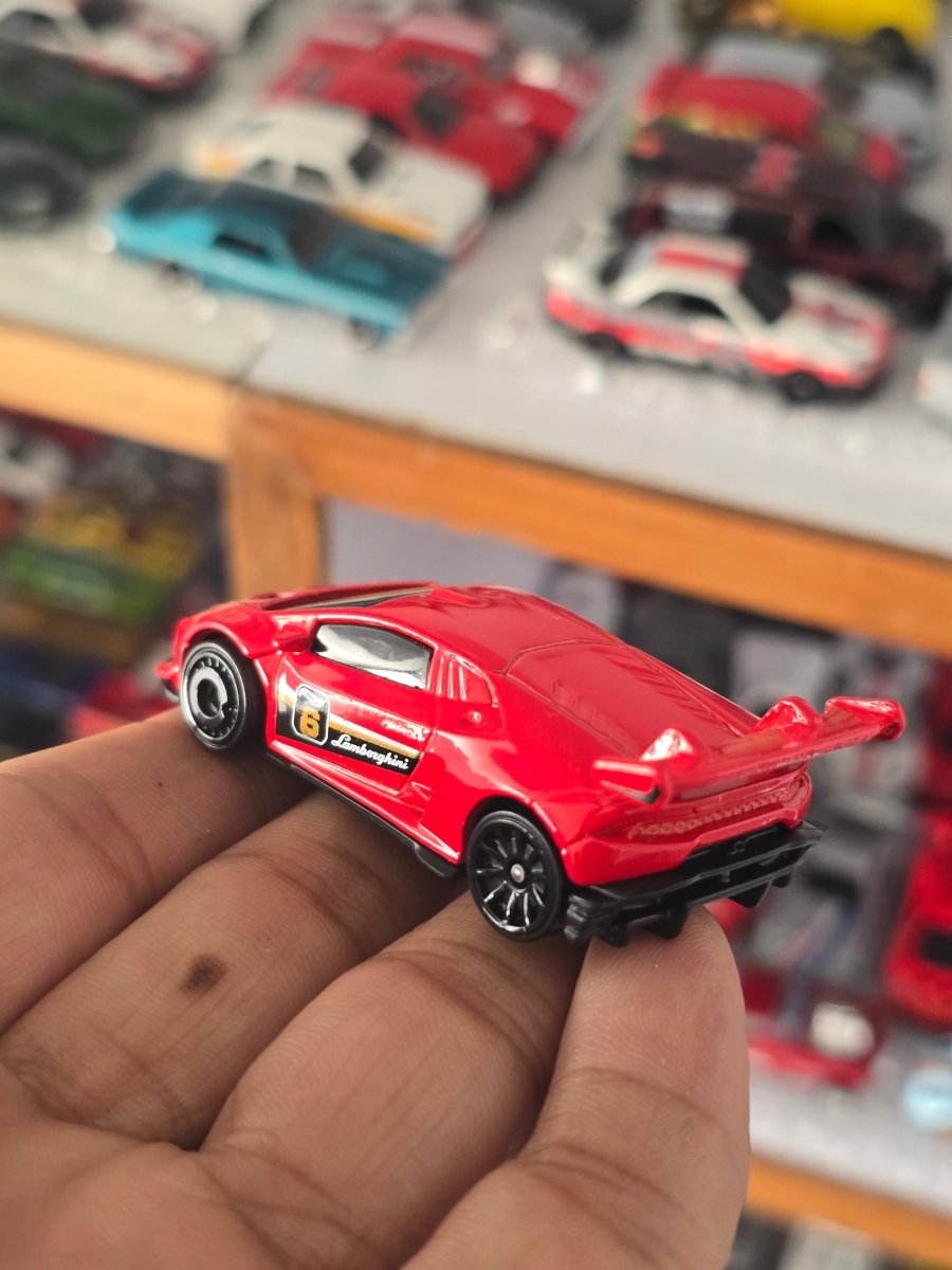 Hot Wheels Lamborghini Huracan LP 620 - 2 Super Trofeo (Uncarded) - Kinder Logs