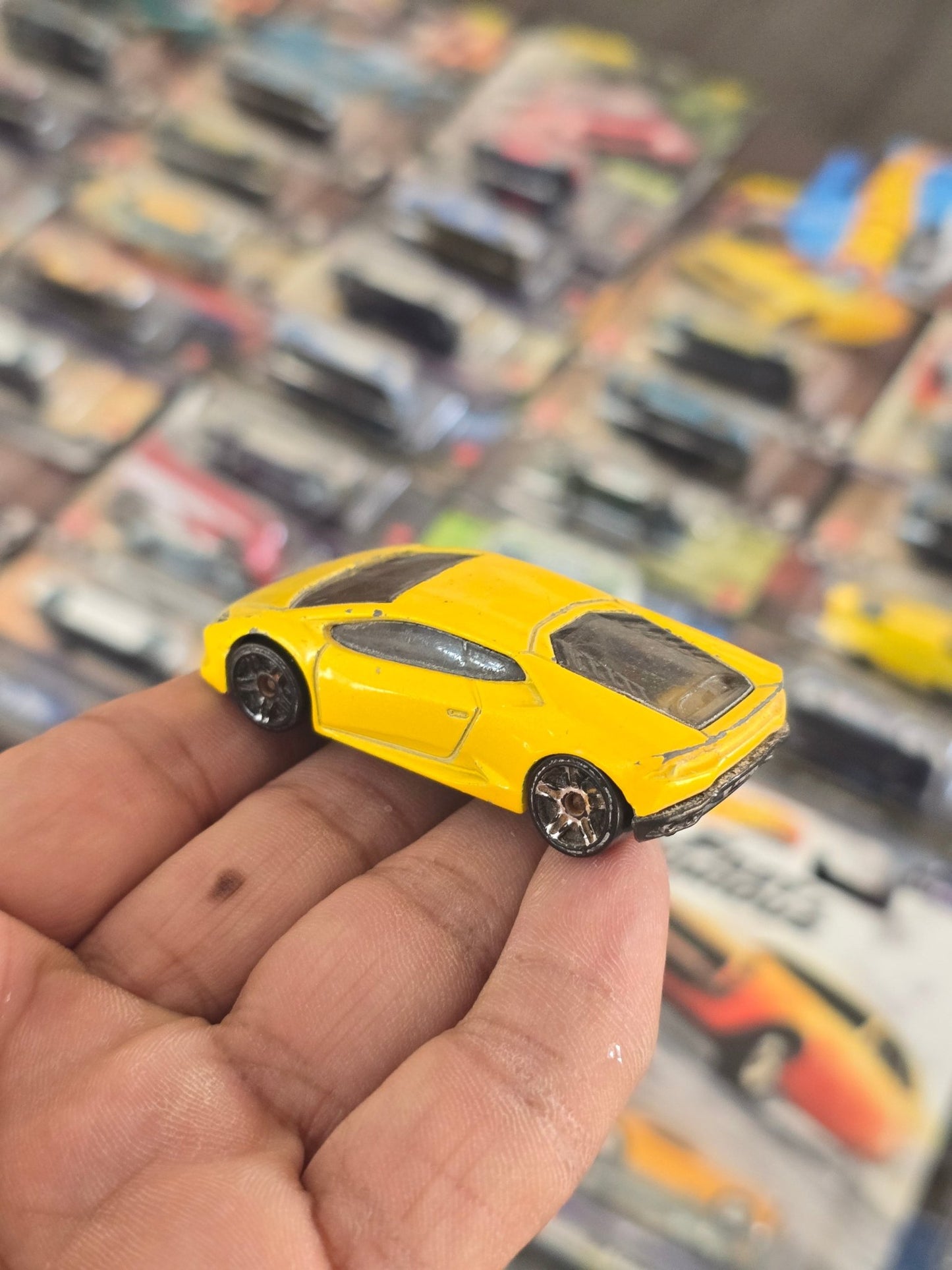Hot Wheels Lamborghini Huracan LP610 - 4 - Yellow (Used Car) - Kinder Logs