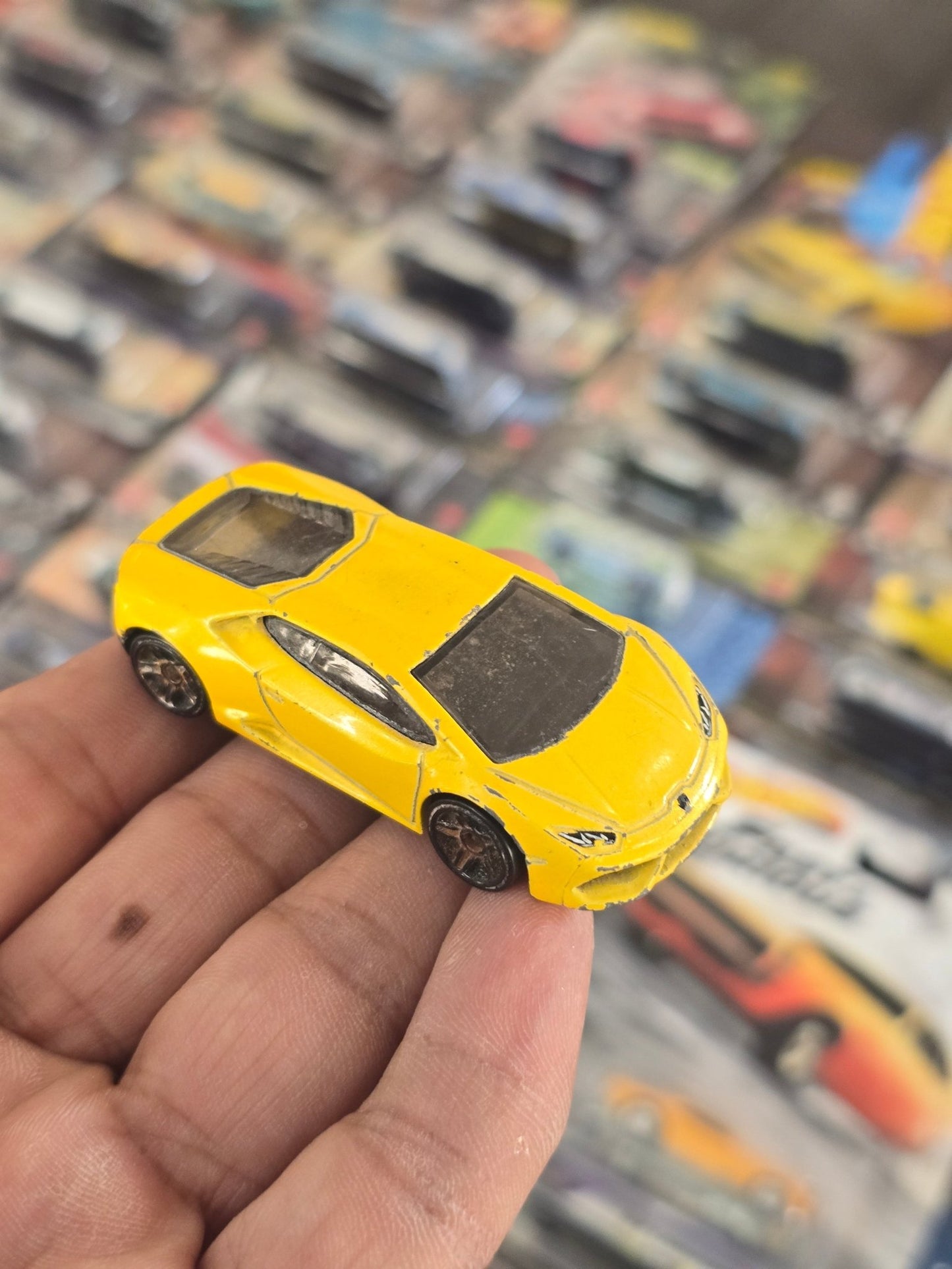 Hot Wheels Lamborghini Huracan LP610 - 4 - Yellow (Used Car) - Kinder Logs