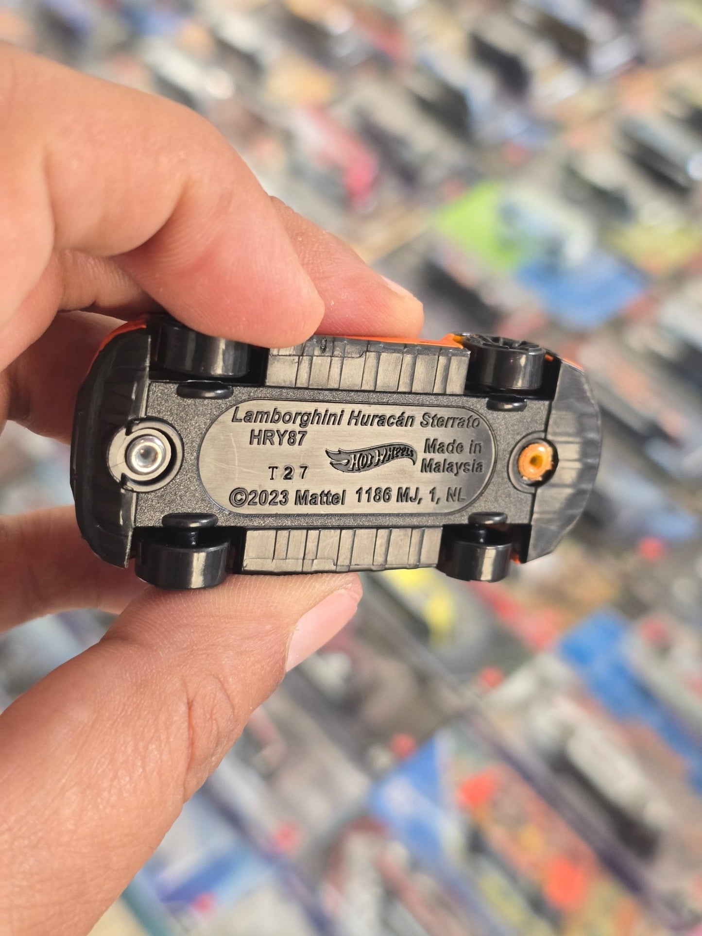 Hot Wheels Lamborghini Huracan Sterrato (Uncarded) - Kinder Logs