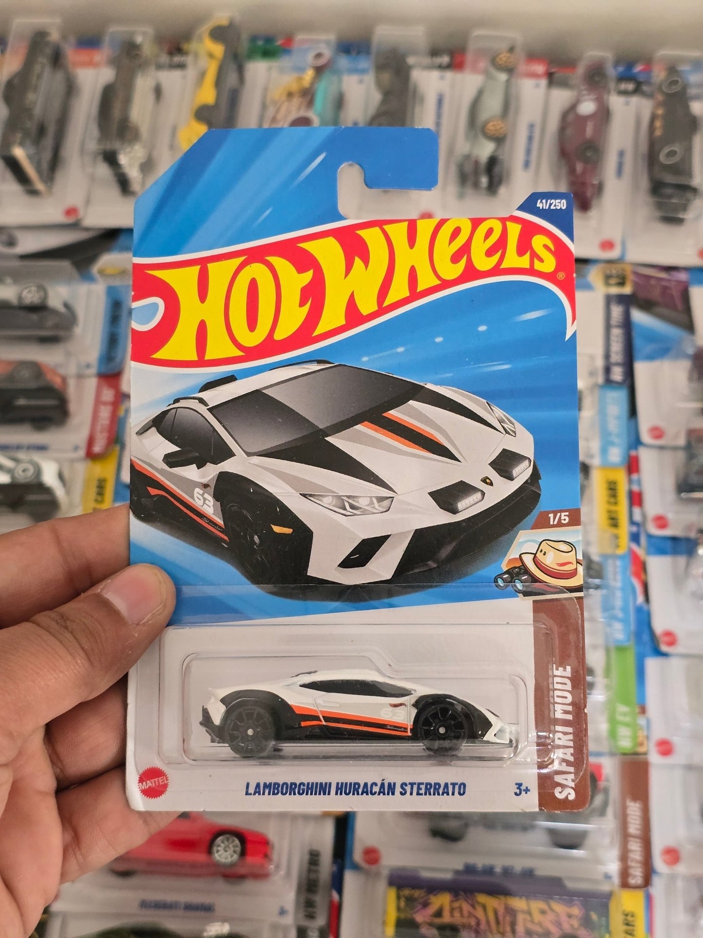 Hot Wheels Lamborghini Huracan Sterrato - White (Imported) - Kinder Logs