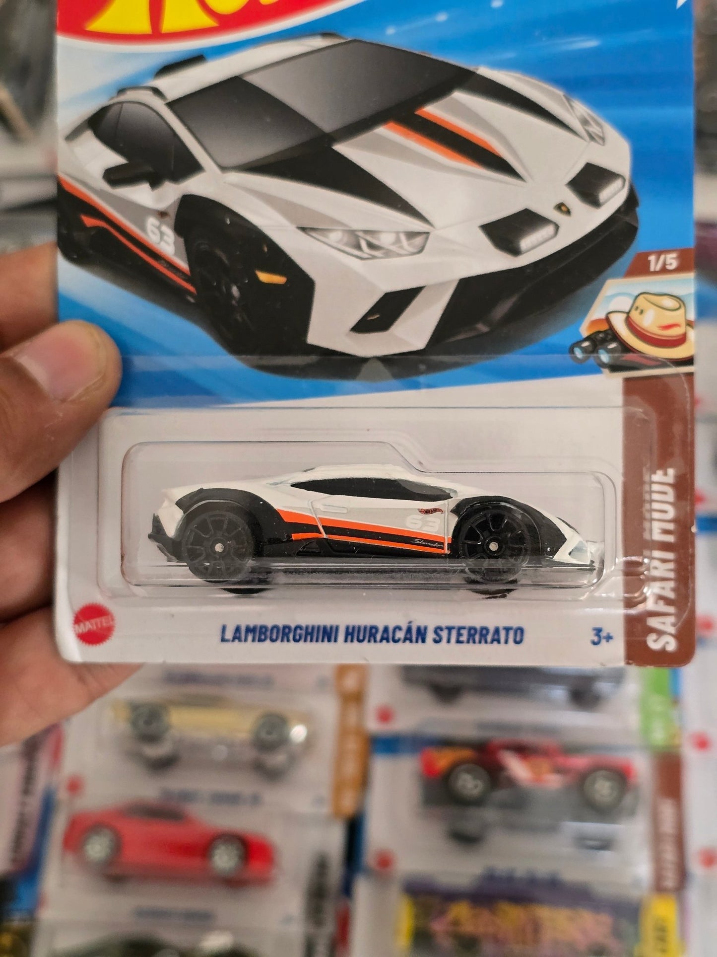 Hot Wheels Lamborghini Huracan Sterrato - White (Imported) - Kinder Logs