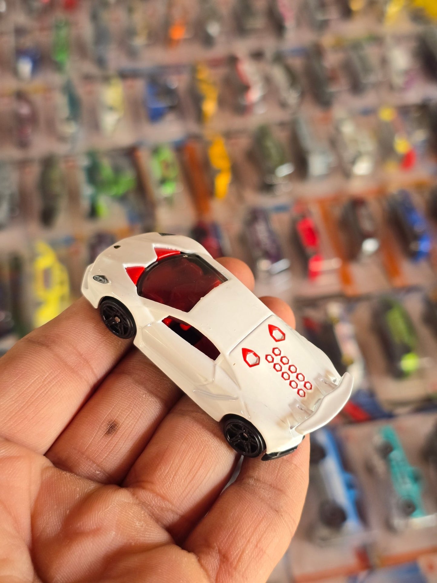 Hot Wheels Lamborghini Sesto Elemento - White (Uncarded) - Kinder Logs
