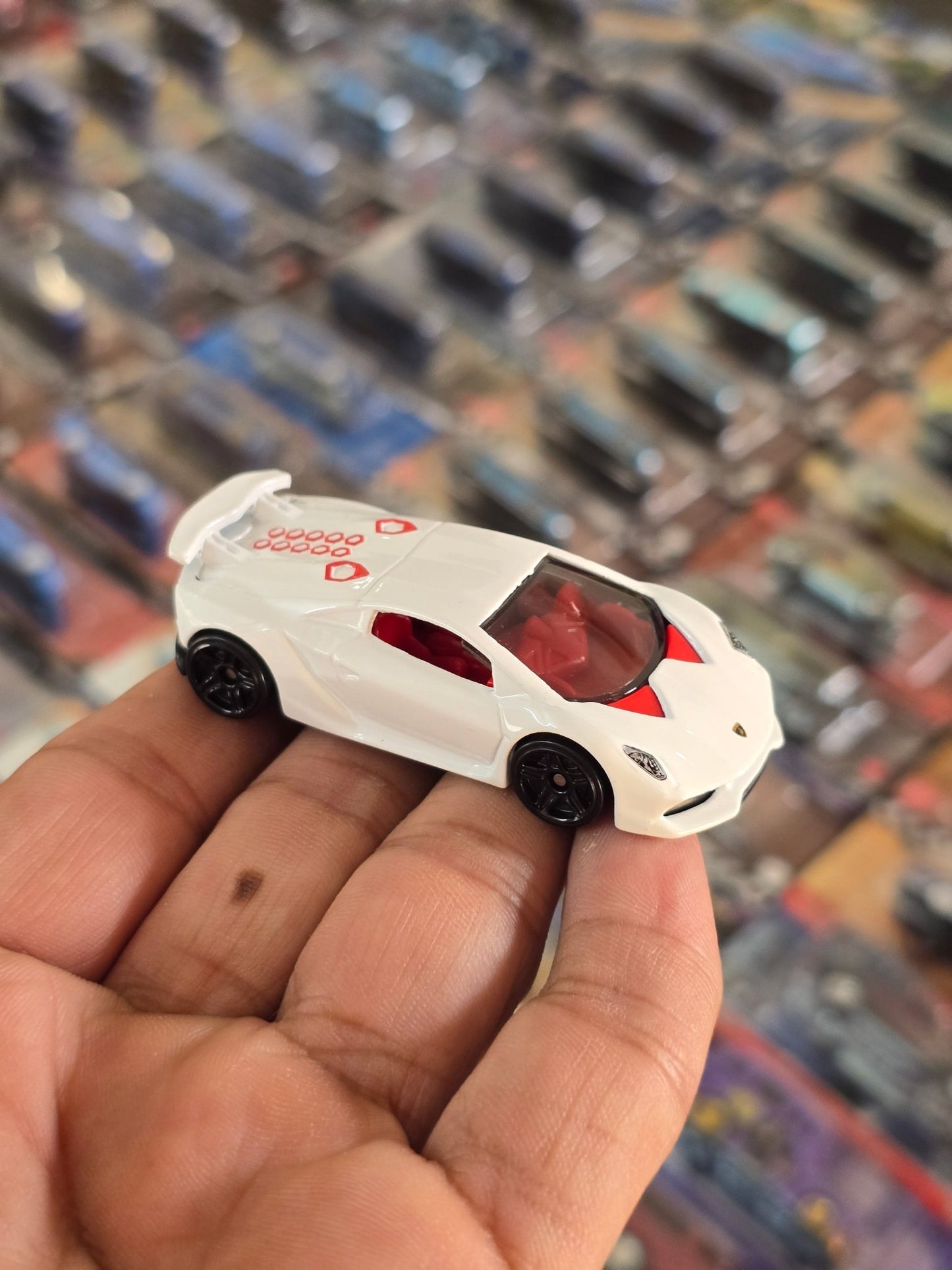 Hot Wheels Lamborghini Sesto Elemento - White (Uncarded) - Kinder Logs