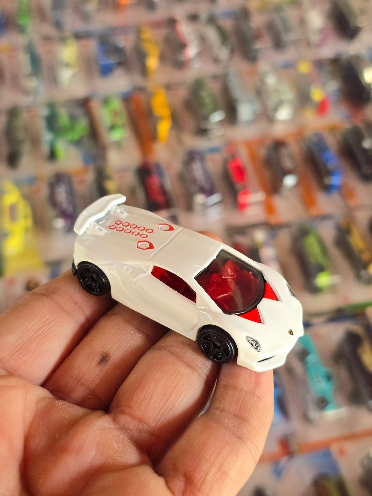 Hot Wheels Lamborghini Sesto Elemento - White (Uncarded) - Kinder Logs