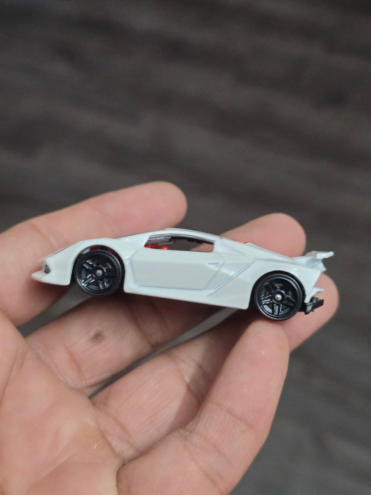 Hot Wheels Lamborghini Sesto Elemento - White (Uncarded - New) - Kinder Logs