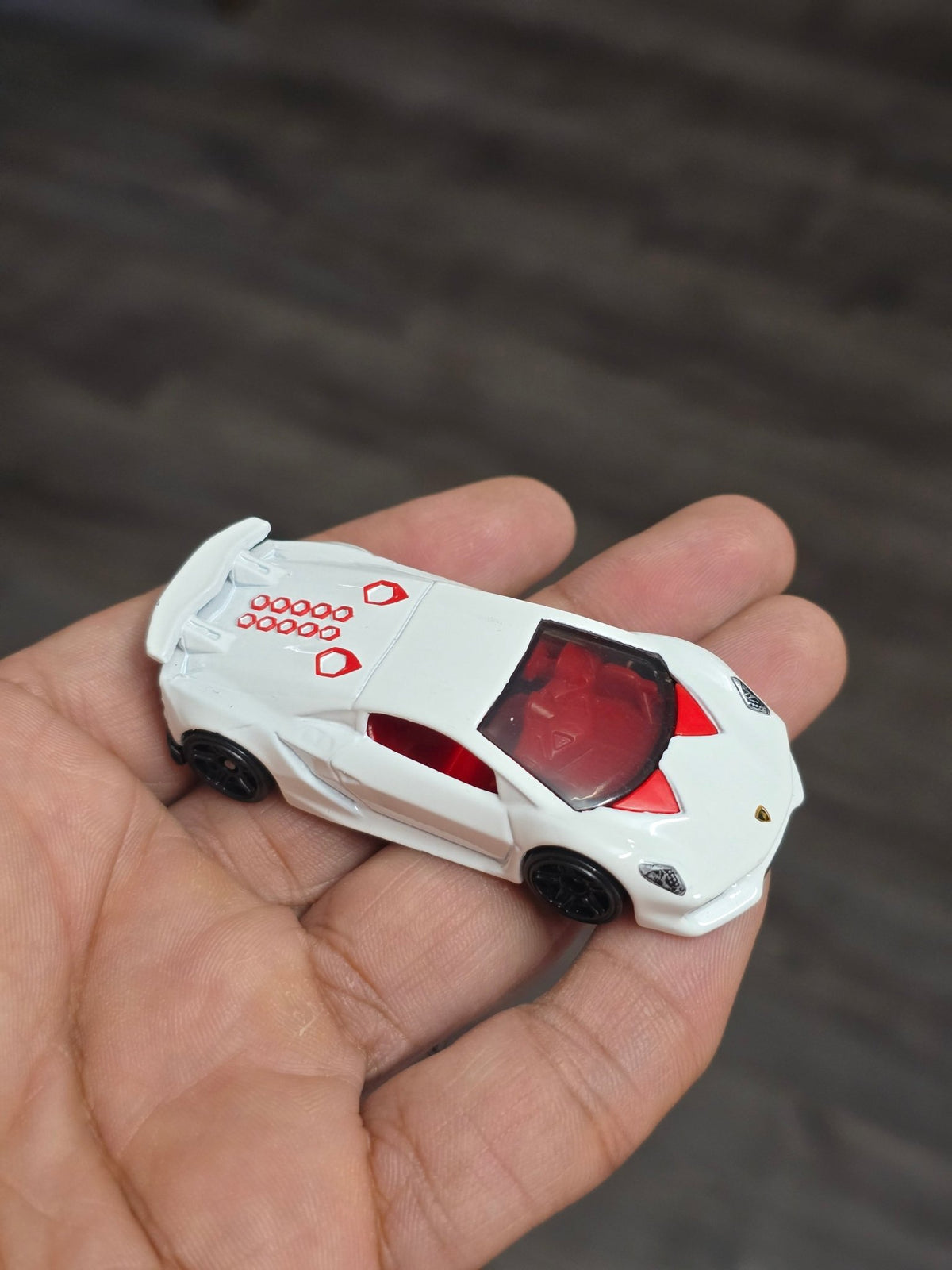 Hot Wheels Lamborghini Sesto Elemento - White (Uncarded - New) - Kinder Logs