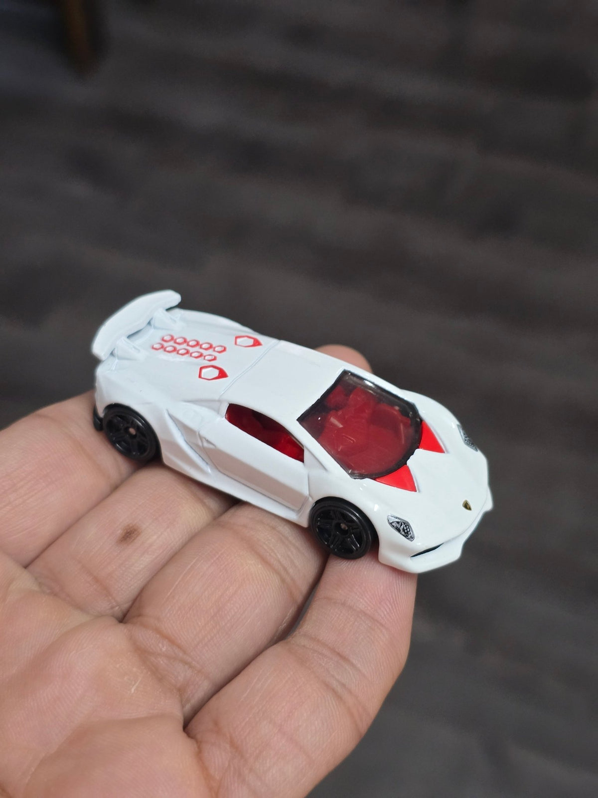 Hot Wheels Lamborghini Sesto Elemento - White (Uncarded - New) - Kinder Logs