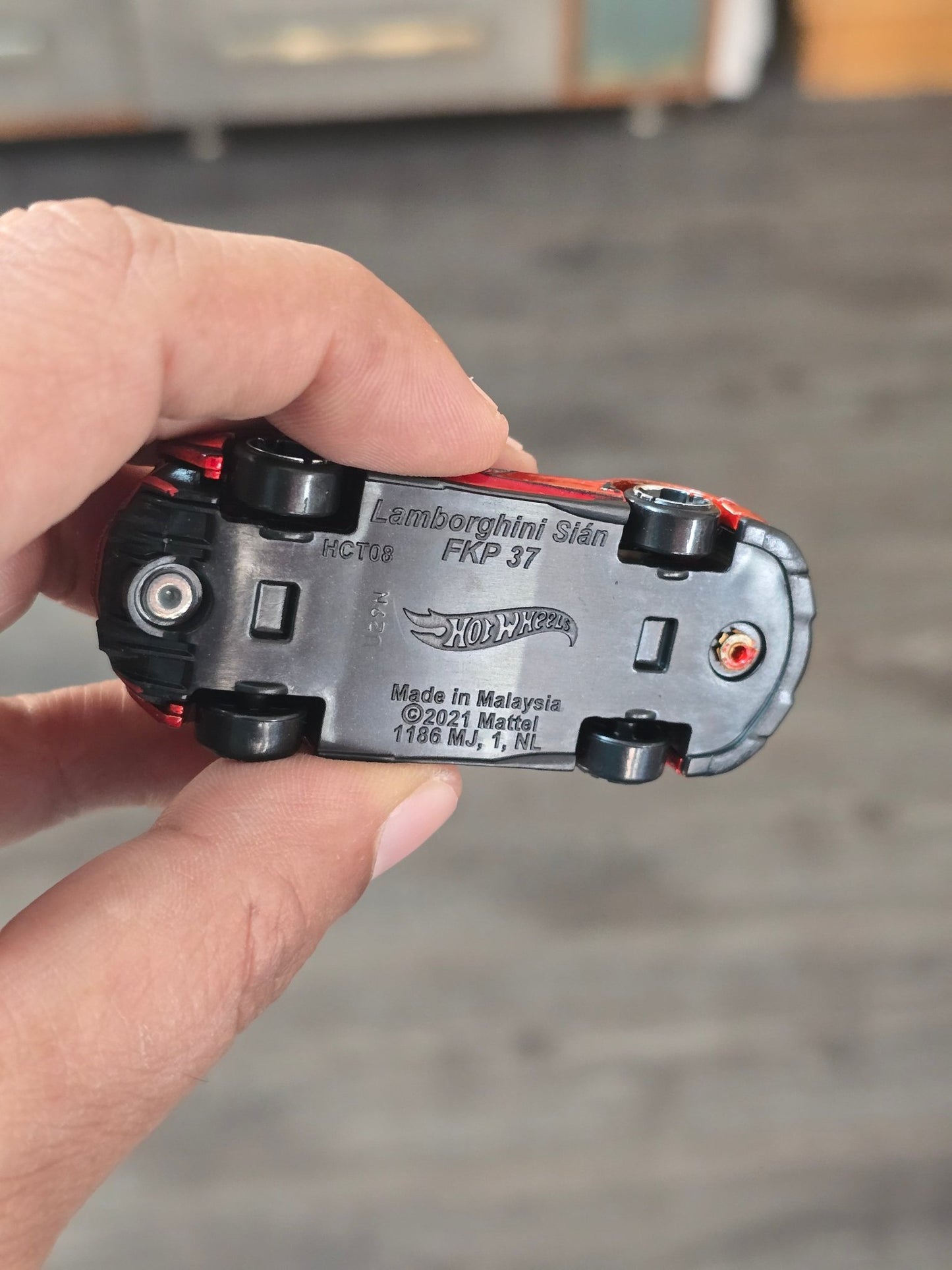 Hot Wheels Lamborghini Sian FKP 37 - Hybrid Speed (Uncarded - New) - Kinder Logs