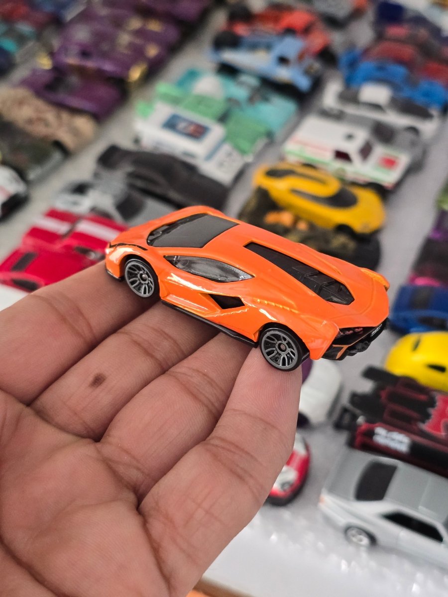 Hot Wheels Lamborghini Sian FKP 37 (Uncarded) - Kinder Logs
