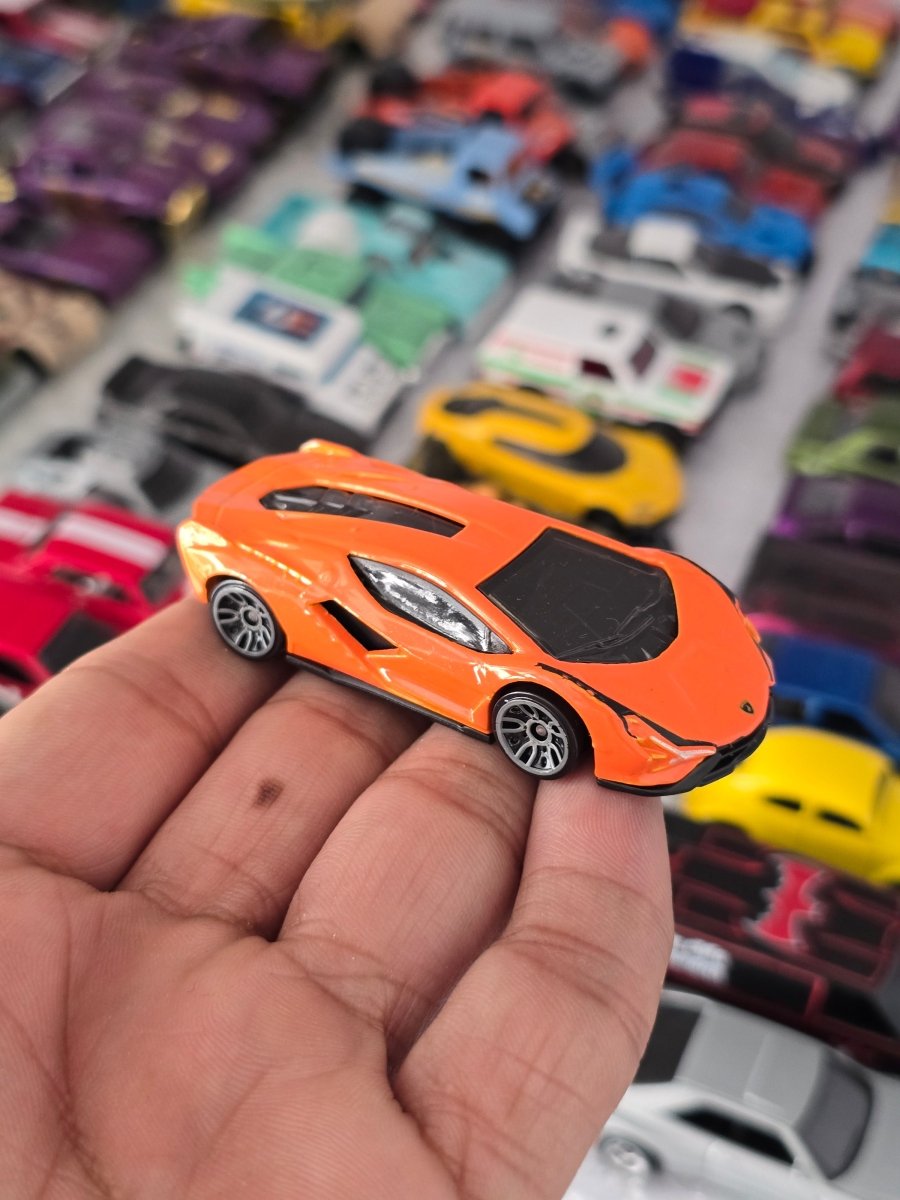 Hot Wheels Lamborghini Sian FKP 37 (Uncarded) - Kinder Logs