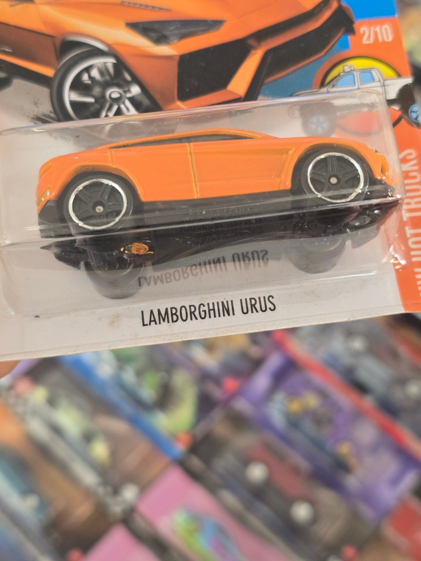 Hot Wheels Lamborghini Urus - Orange (Imported) - Kinder Logs
