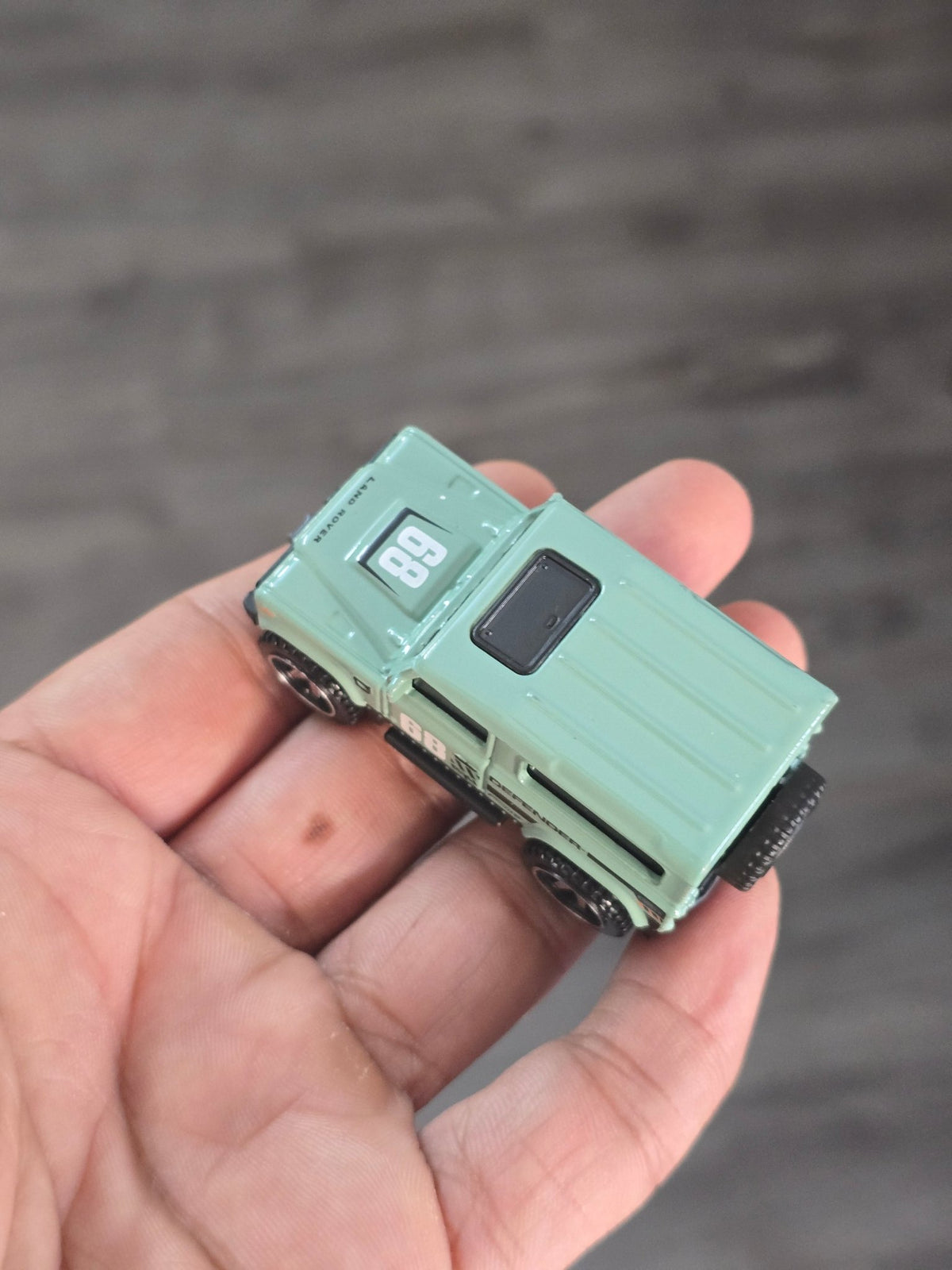 Hot Wheels Land Rover Defender 90 - Green (Uncarded - New) - Kinder Logs