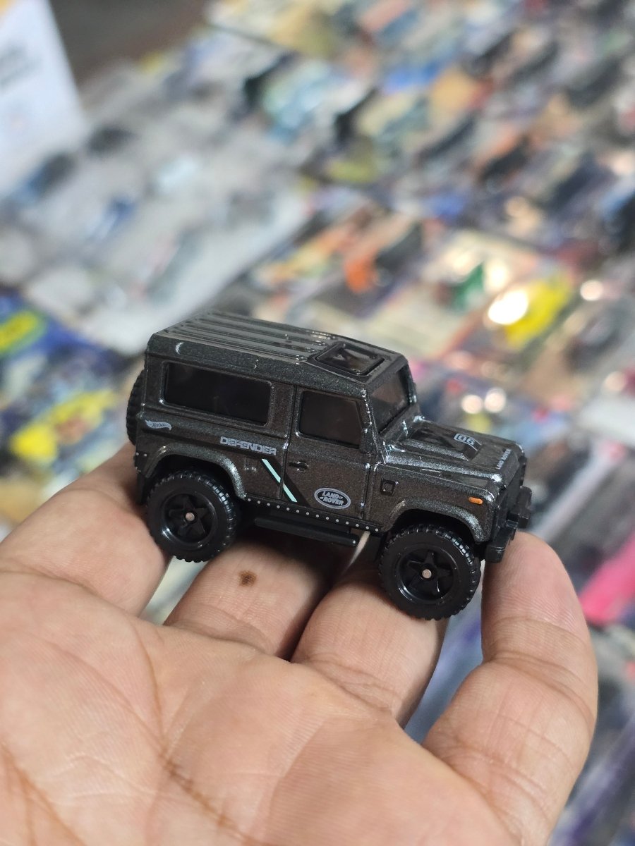 Hot Wheels Land Rover Defender 90 (Uncarded) - Kinder Logs