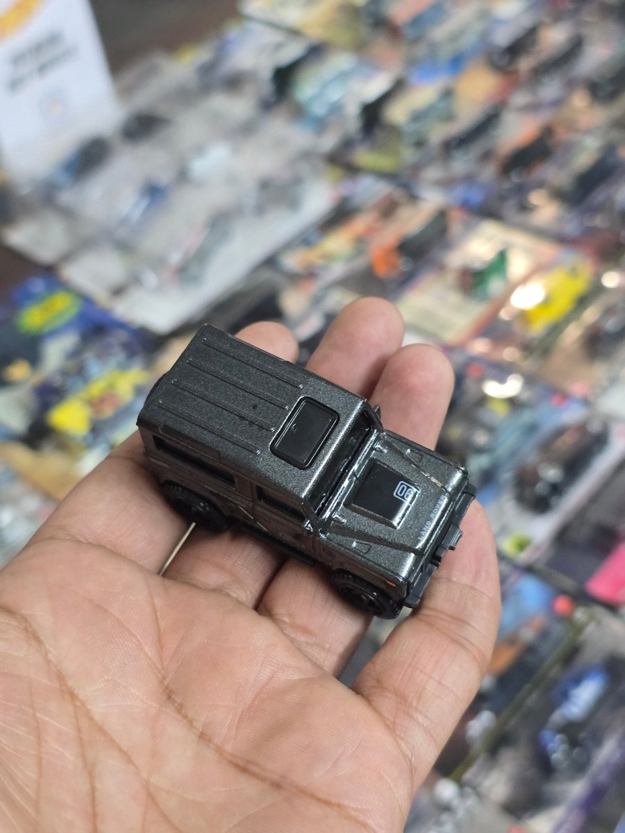 Hot Wheels Land Rover Defender 90 (Uncarded) - Kinder Logs
