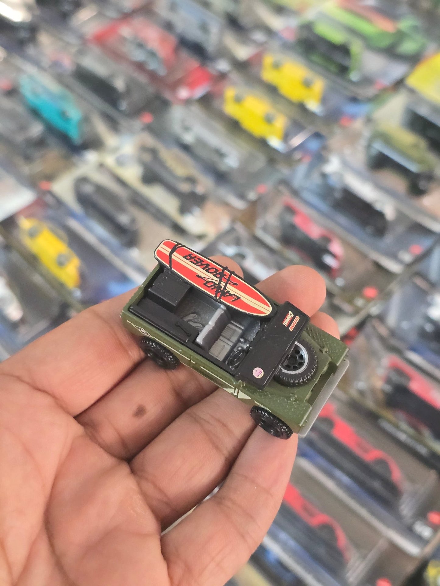 Hot Wheels Land Rover Series II - Green (Uncarded) - Kinder Logs