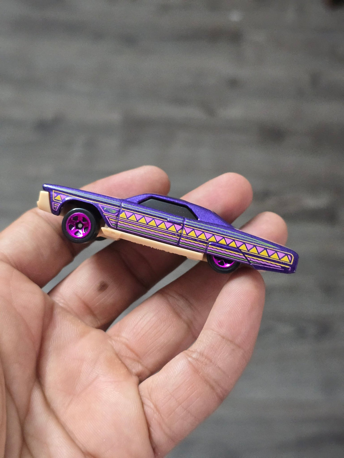 Hot Wheels Layin' Lowrider - Purple (Uncarded - New) - Kinder Logs