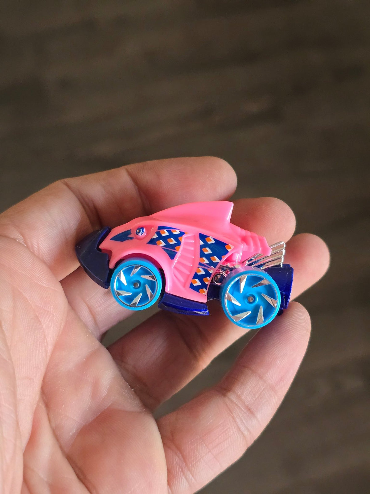 Hot Wheels Let's Race Netflix Piranha Terror - Pink (Uncarded - New) - Kinder Logs
